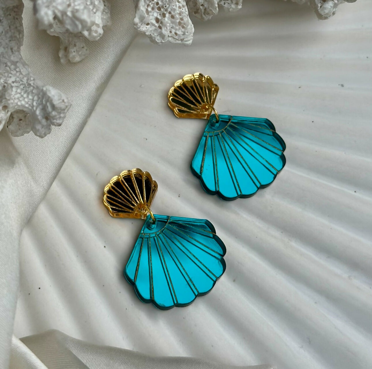 Engraved Clam Shell Earrings with stud
