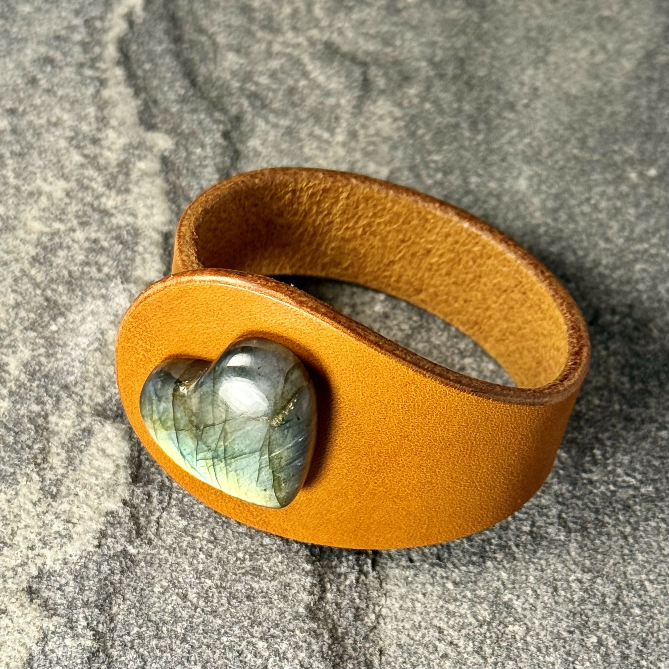 Handcrafted Natural Leather & Heart-shaped Labradorite Gemstone Bracelet - Size S or M