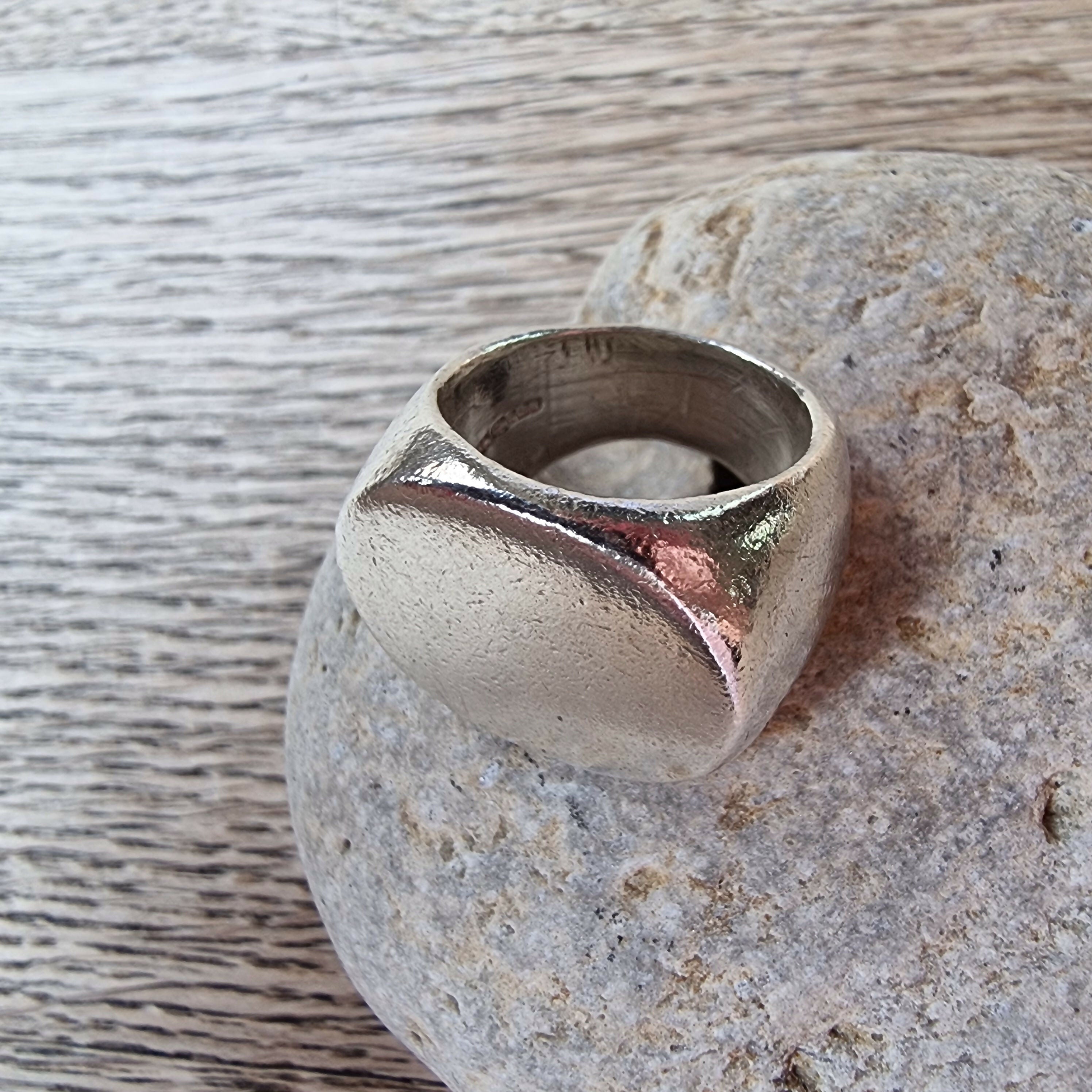 Sterling Silver Round Chunky Signet ring Size M