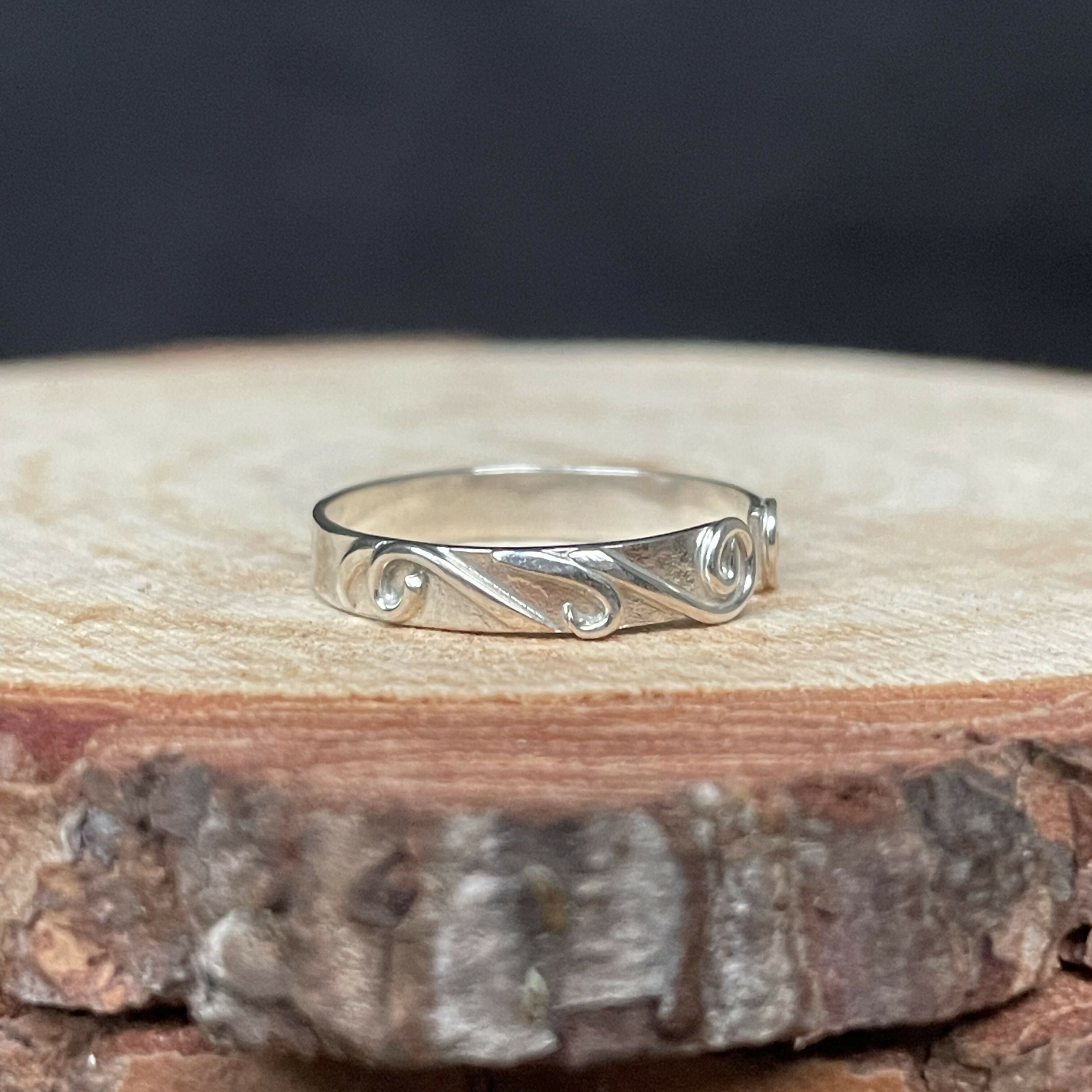 Sterling Silver Open Ring with Filigree Details (Size Q)