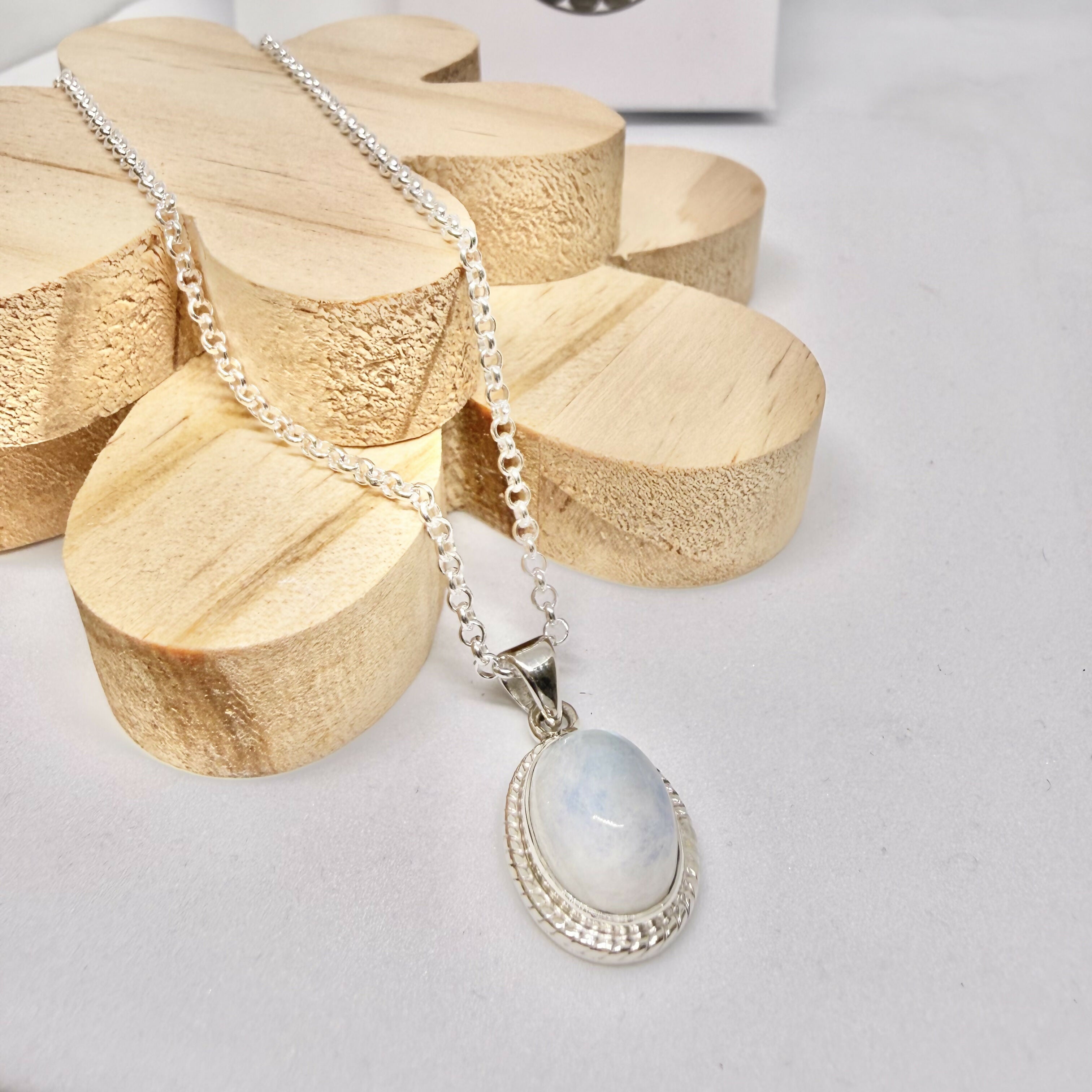 BLUE MOONSTONE OVAL NECKLACE