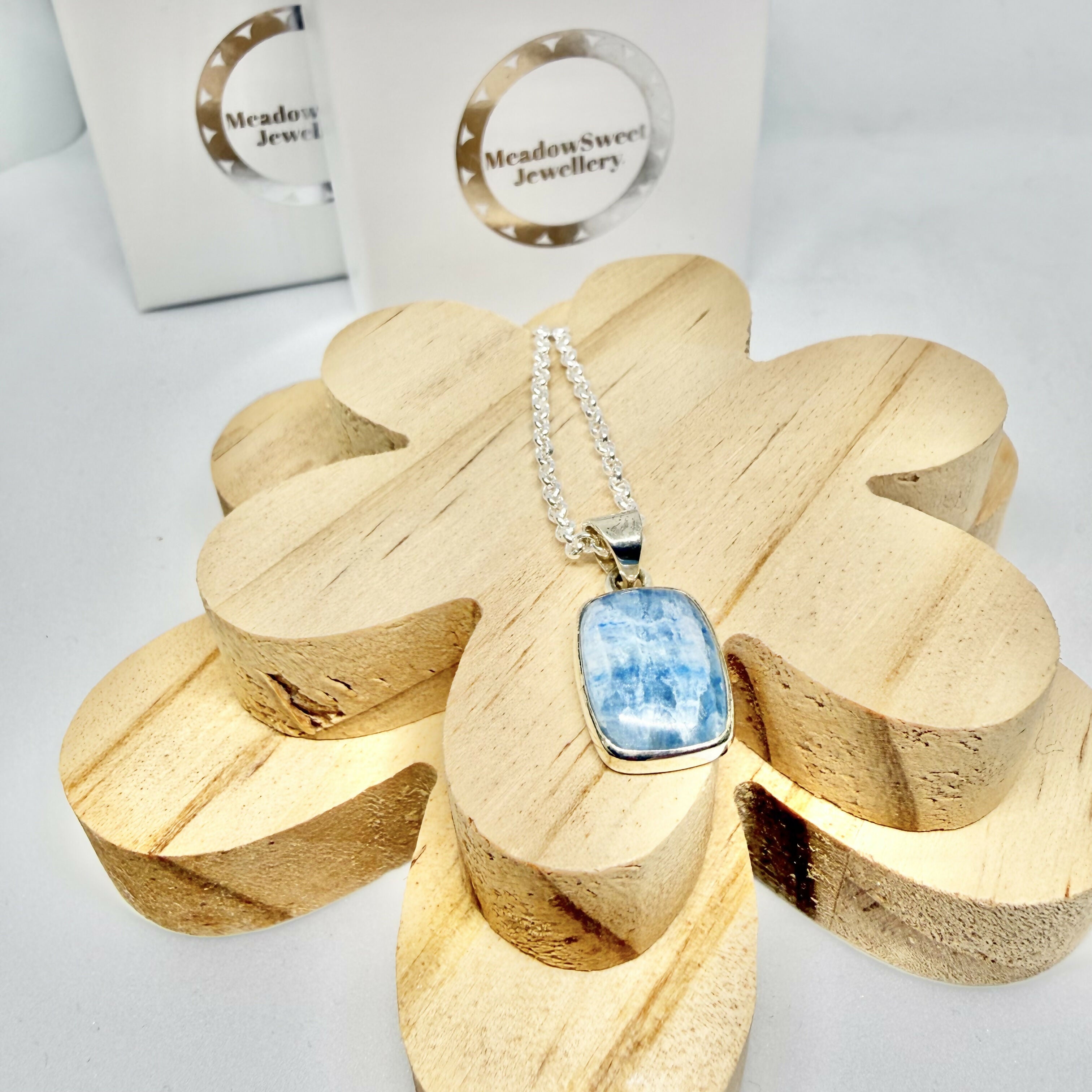 SCHEELITE NECKLACE