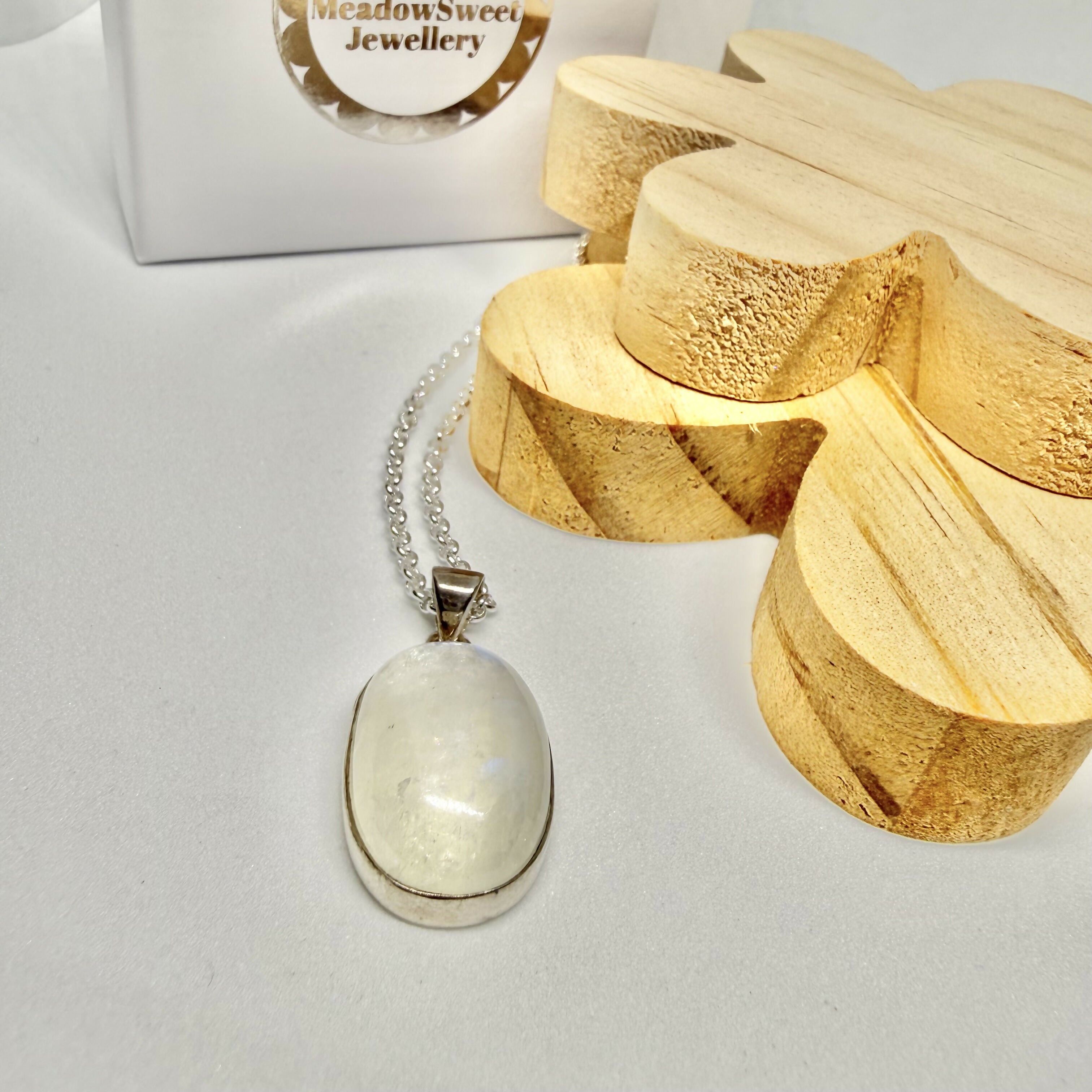 WHITE MOONSTONE NECKLACE