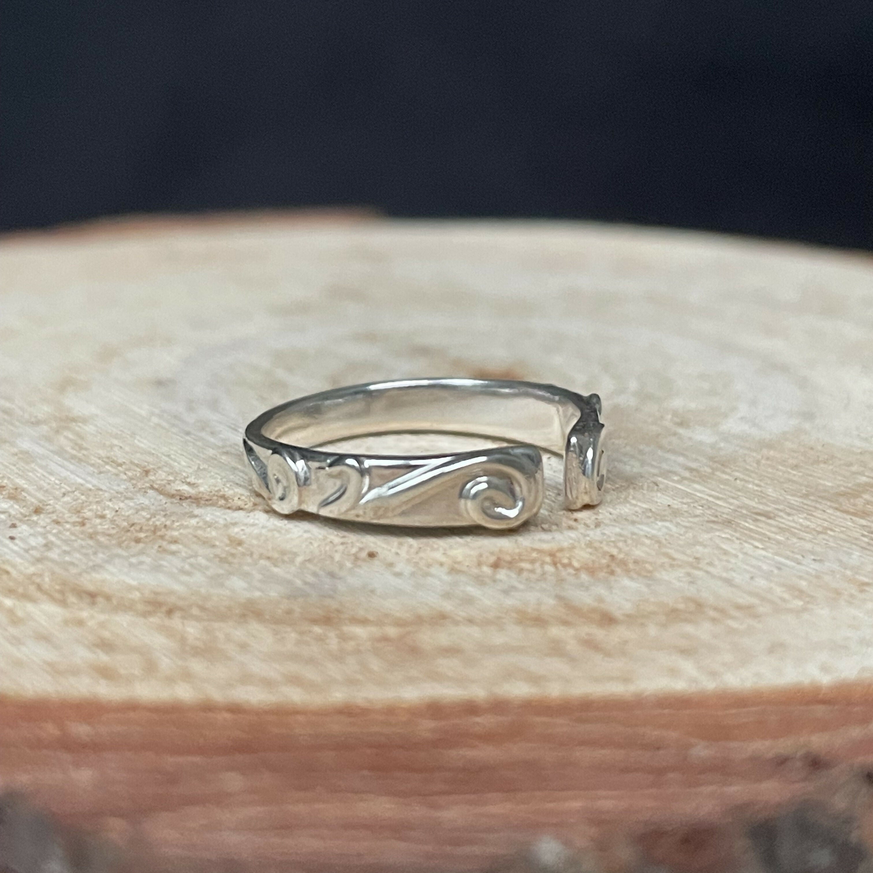 Sterling Silver Open Ring with Filigree Details (Size J)