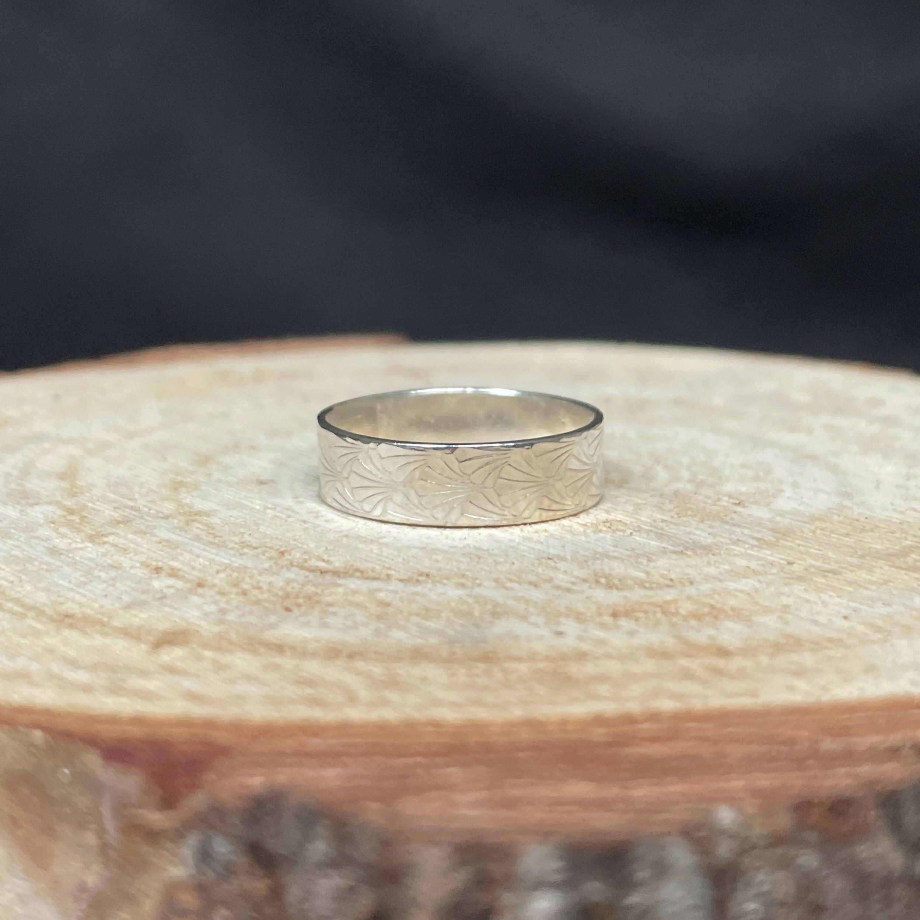 Sterling Silver Patterned Ring (Size M)