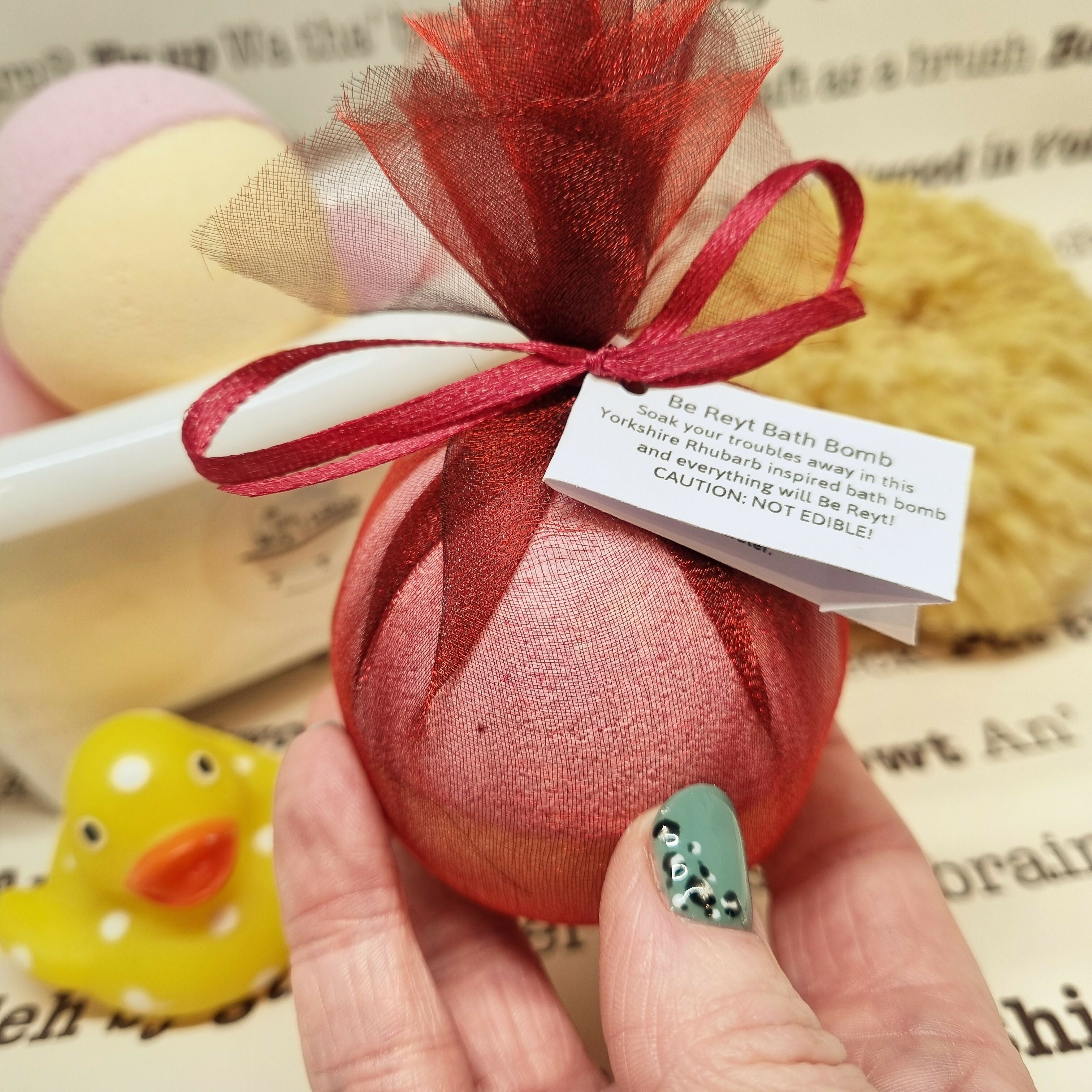 bath bomb - itll be reyt close up