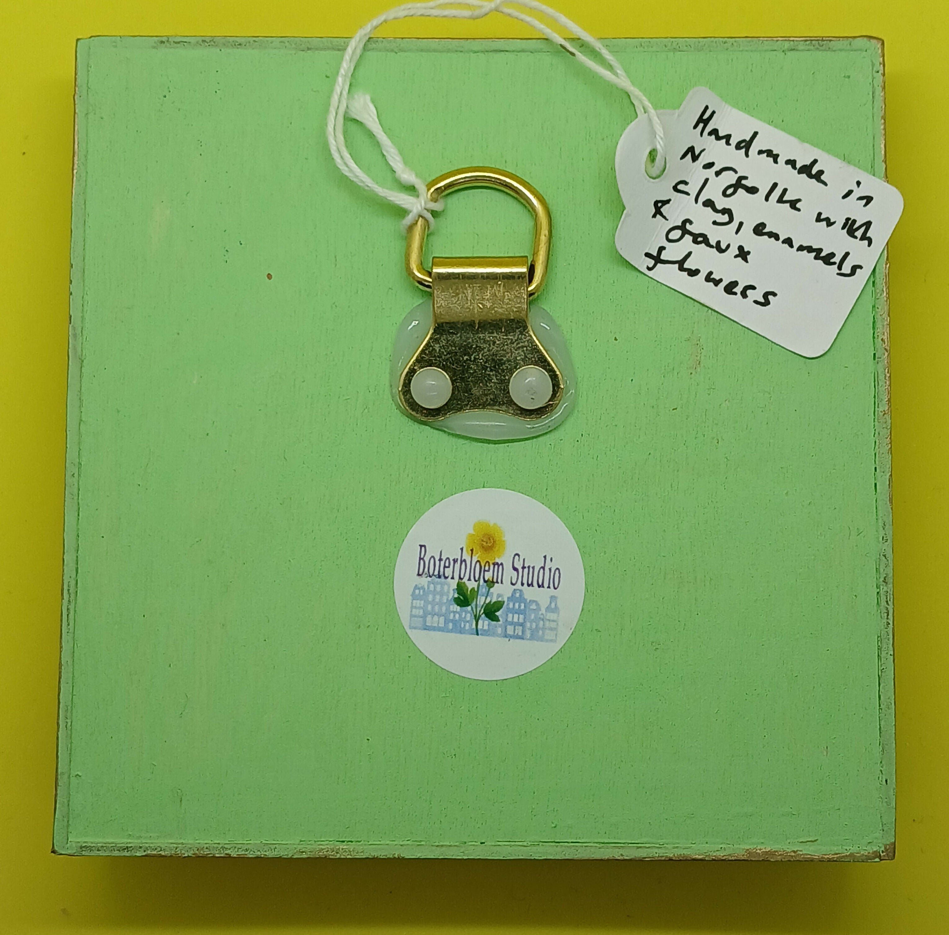 Flower and Vase Trinket Tray in Green