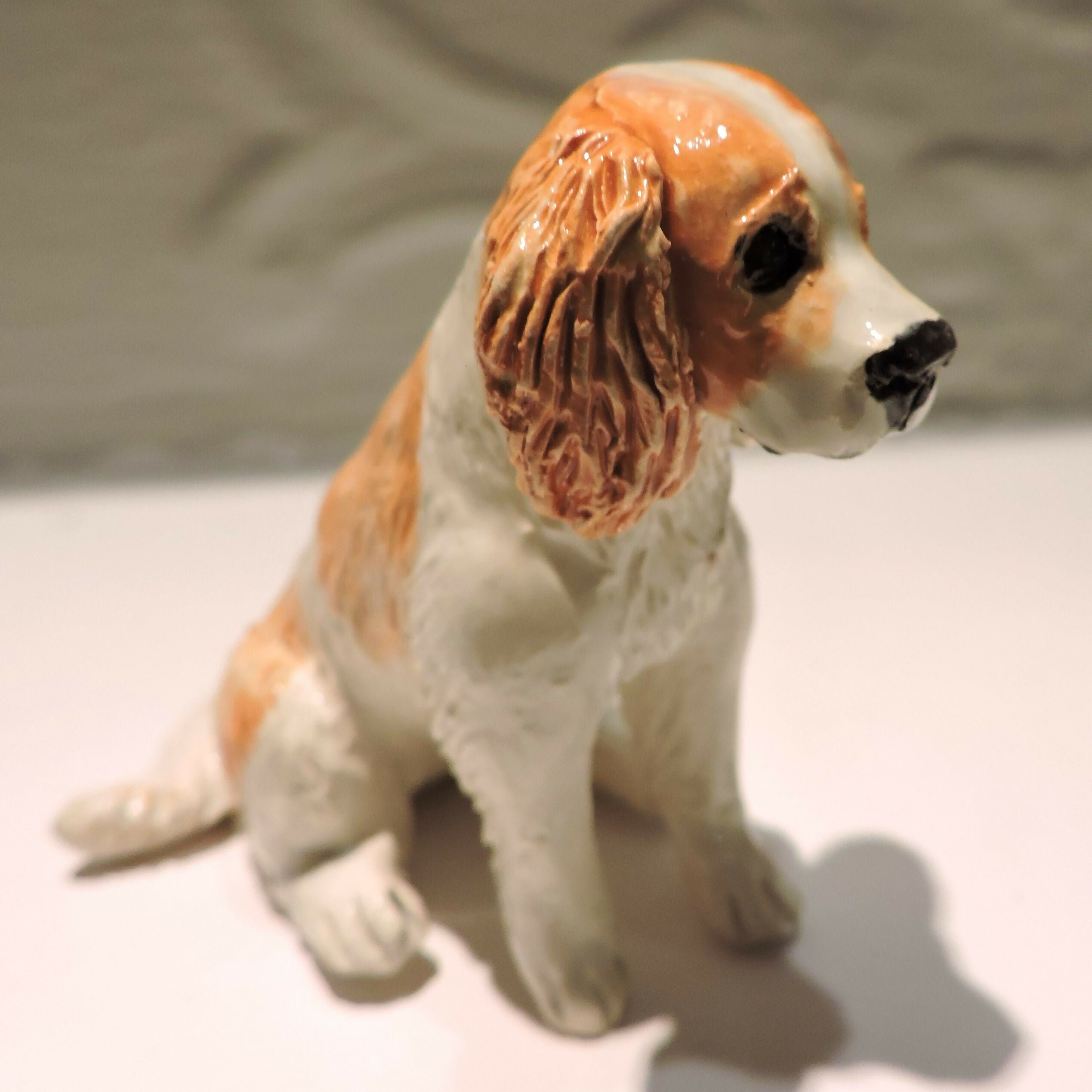 Cdramic cavalier king charles spaniel dog sculpture, blenheim