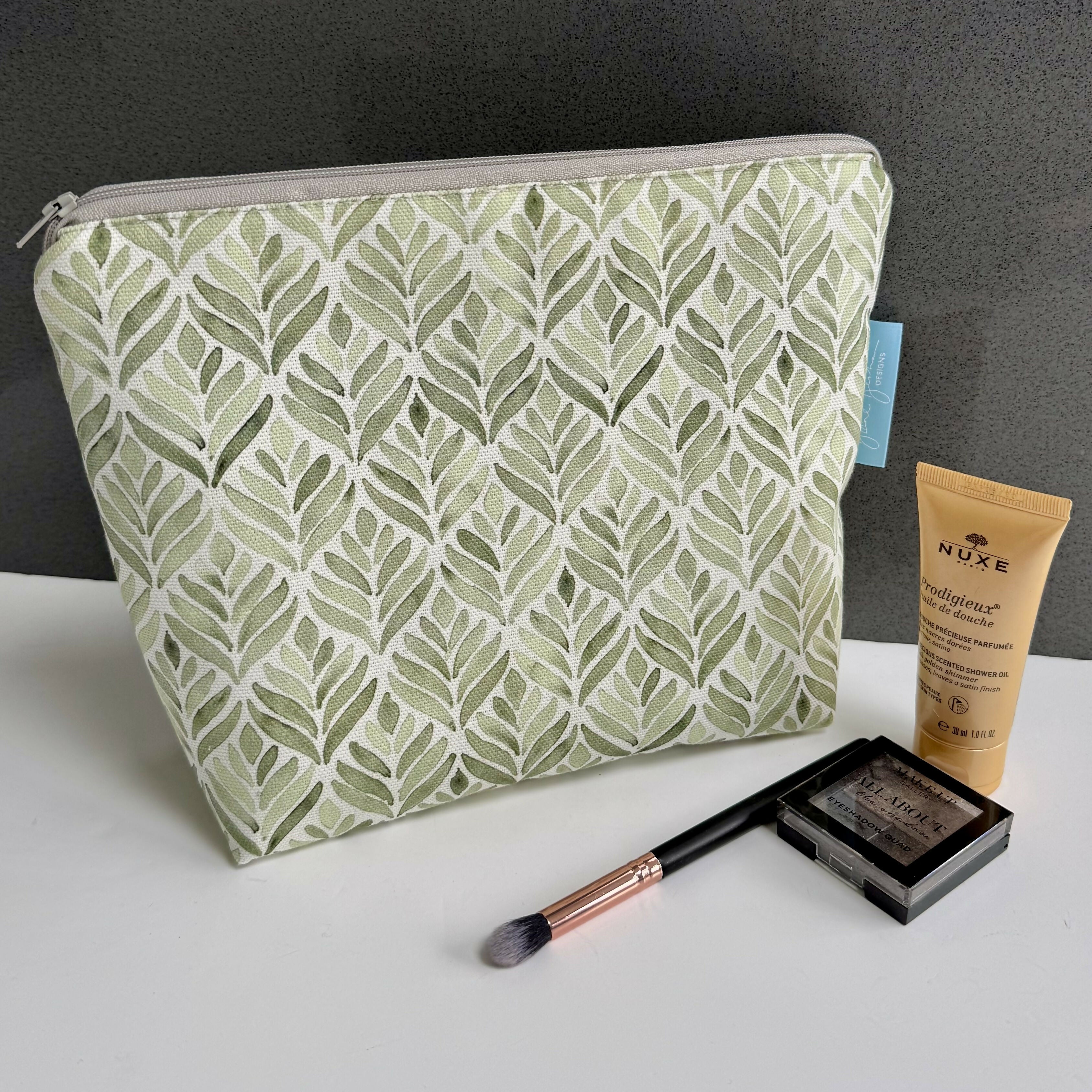 Medium Toiletry Bag - Green Leaves