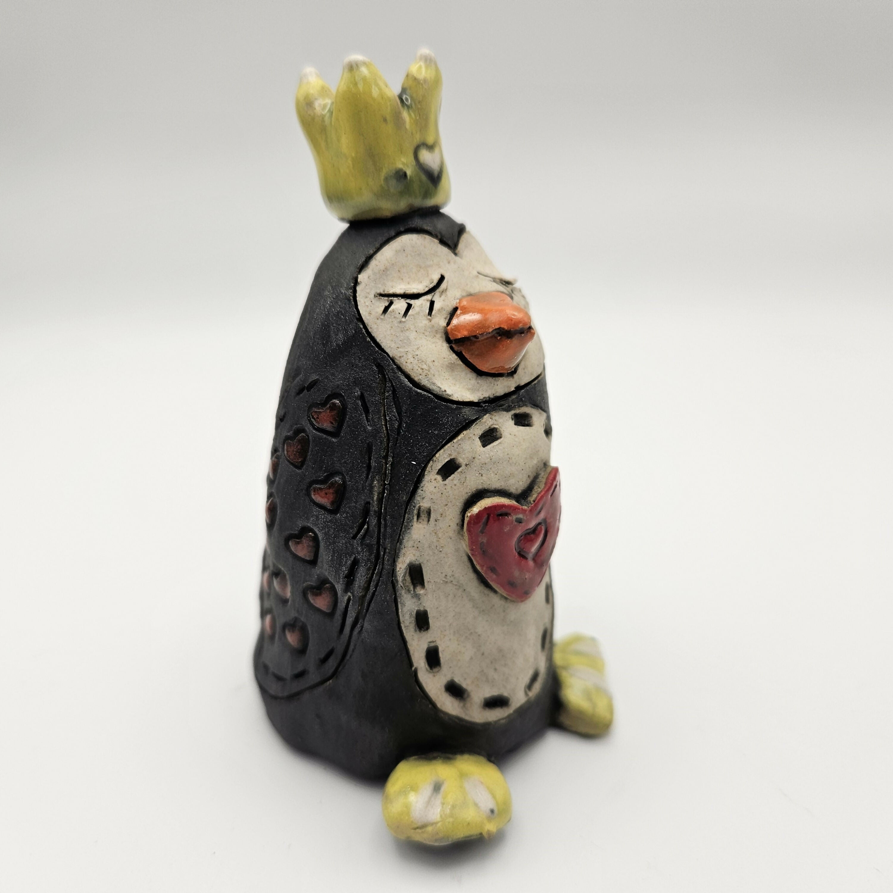 CHARMING CERAMIC PENGUIN.