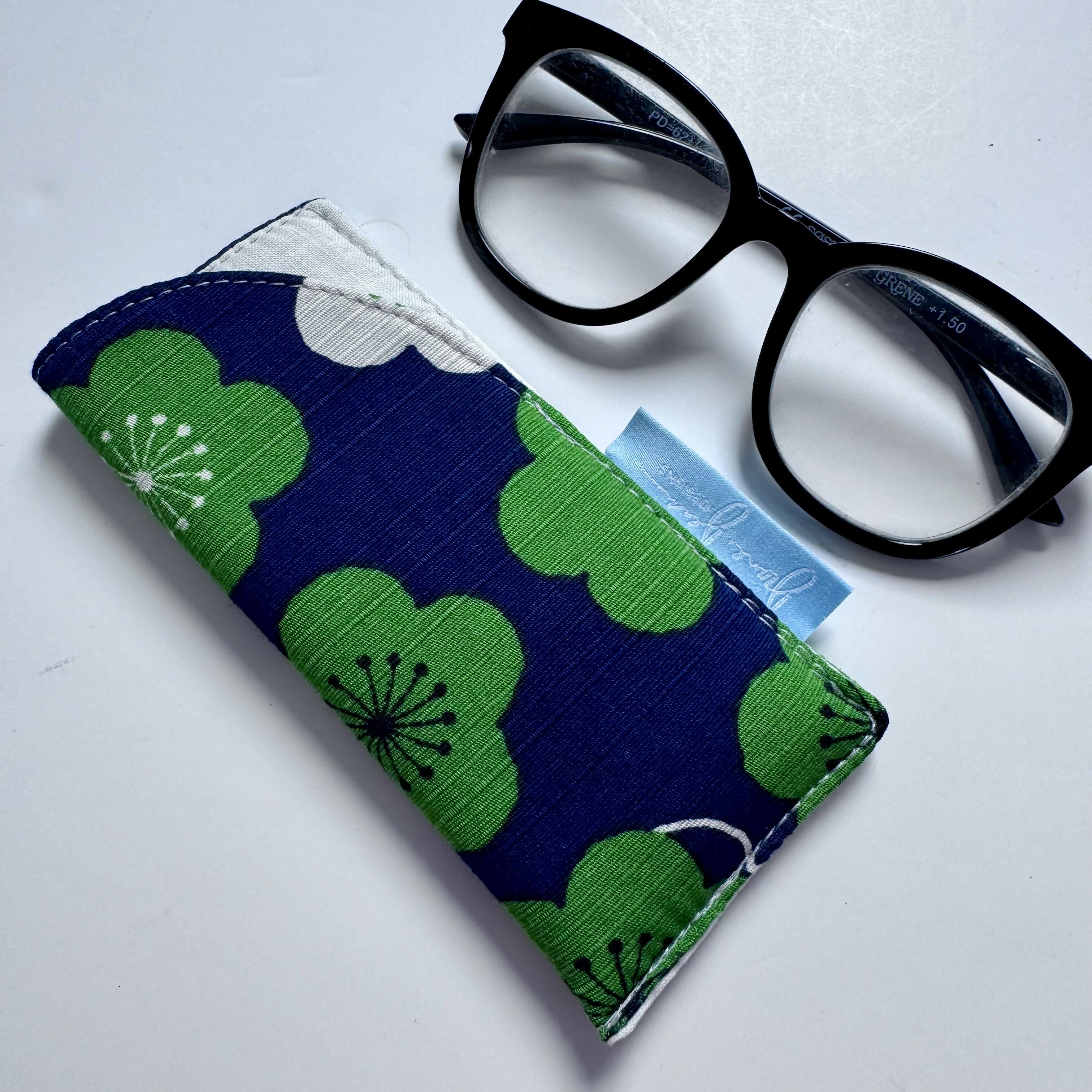 Slip In Glasses Case - Green Retro Floral