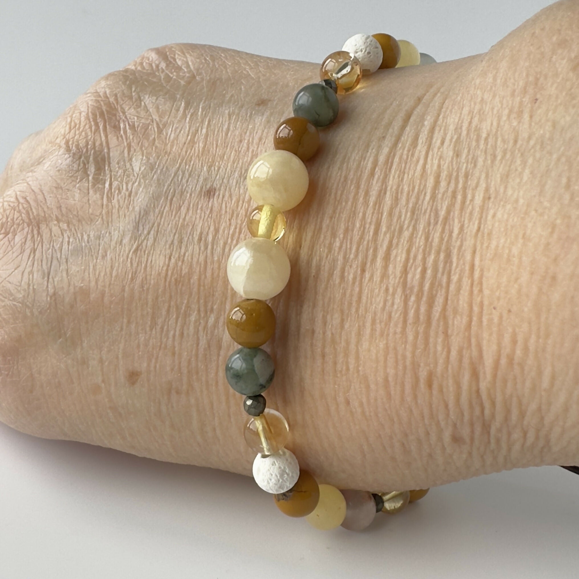 UNISEX HEALING CRYSTAL SOLAR PLEXUS CHAKRA BRACELET WITH AROMATHERAPY BEADS