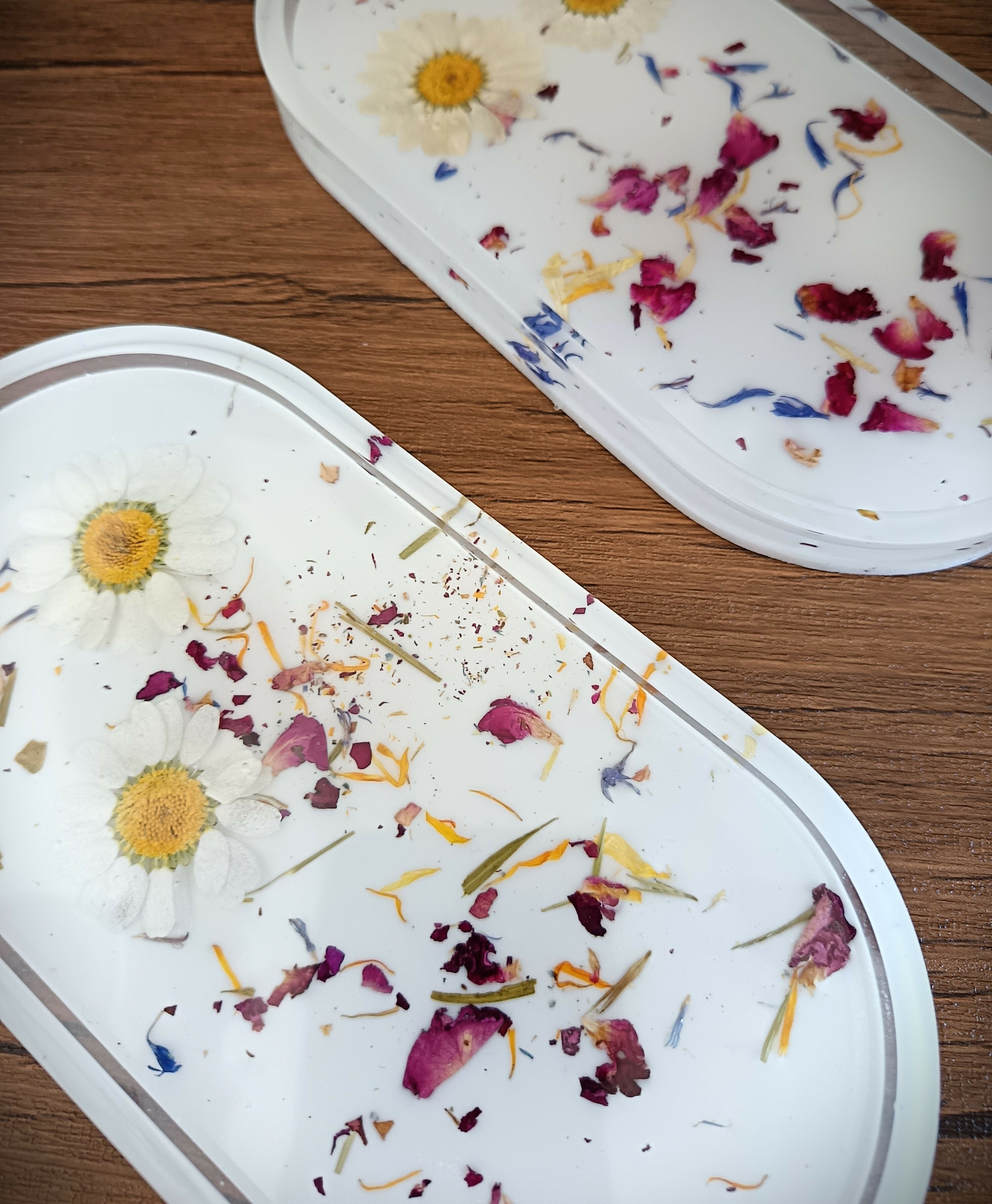 Triket Dish With Petals And Flowers