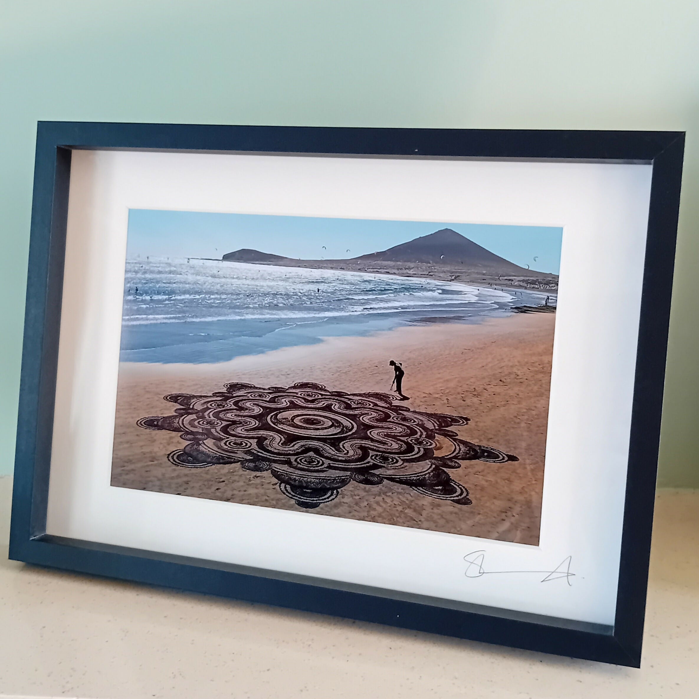 Beach artist (A4 Frame)