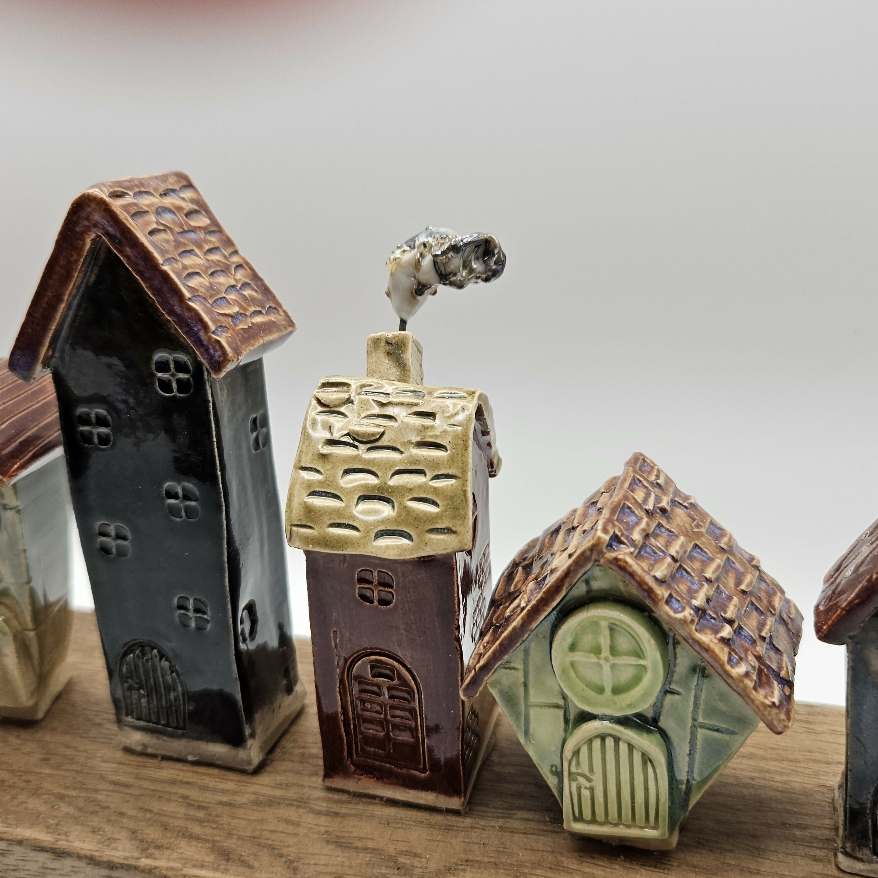 'FRONT STREET' CHARMING CERAMIC HOUSES