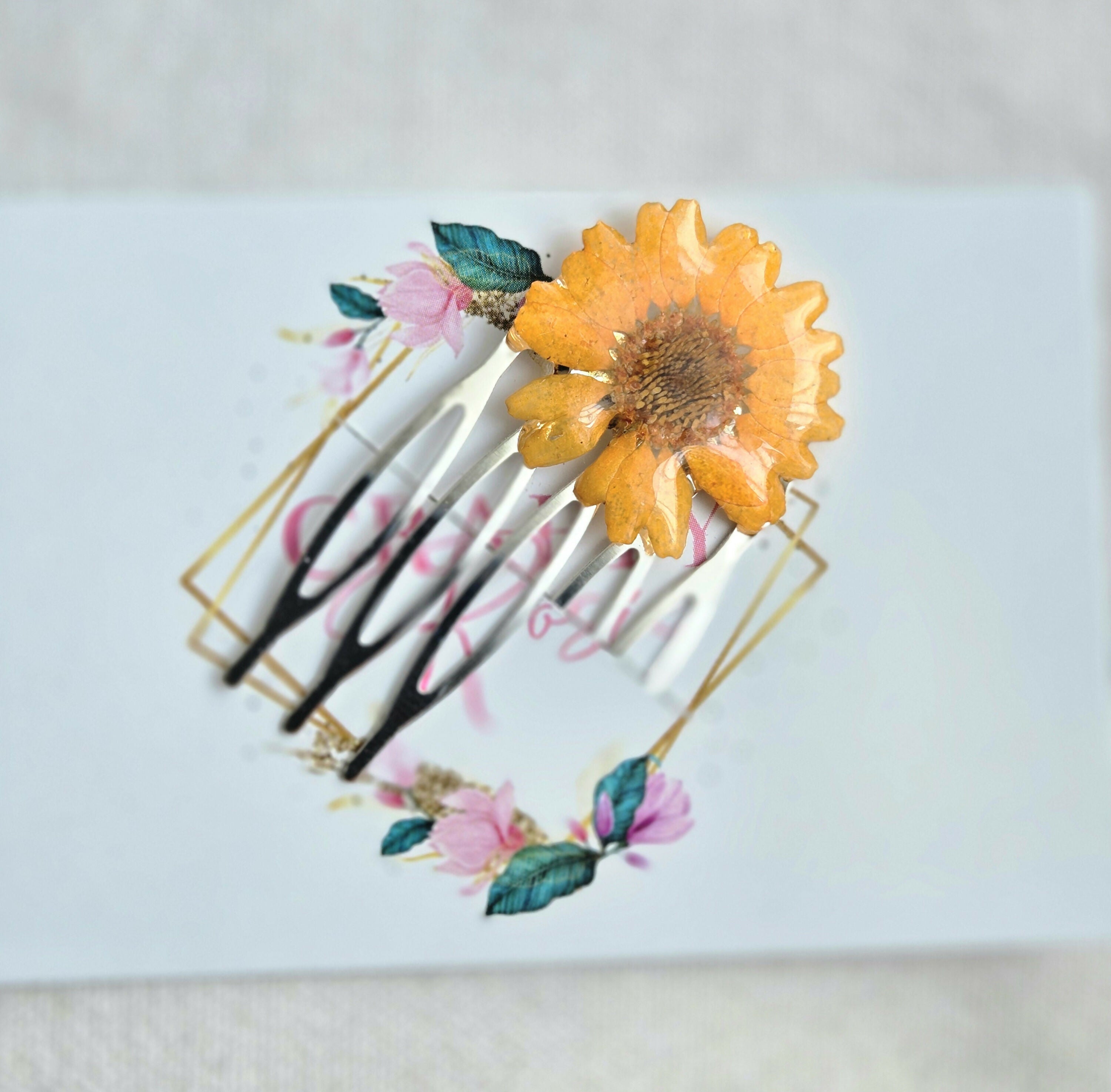 Stainless Steel Hair Comb With Real Dried Daisy