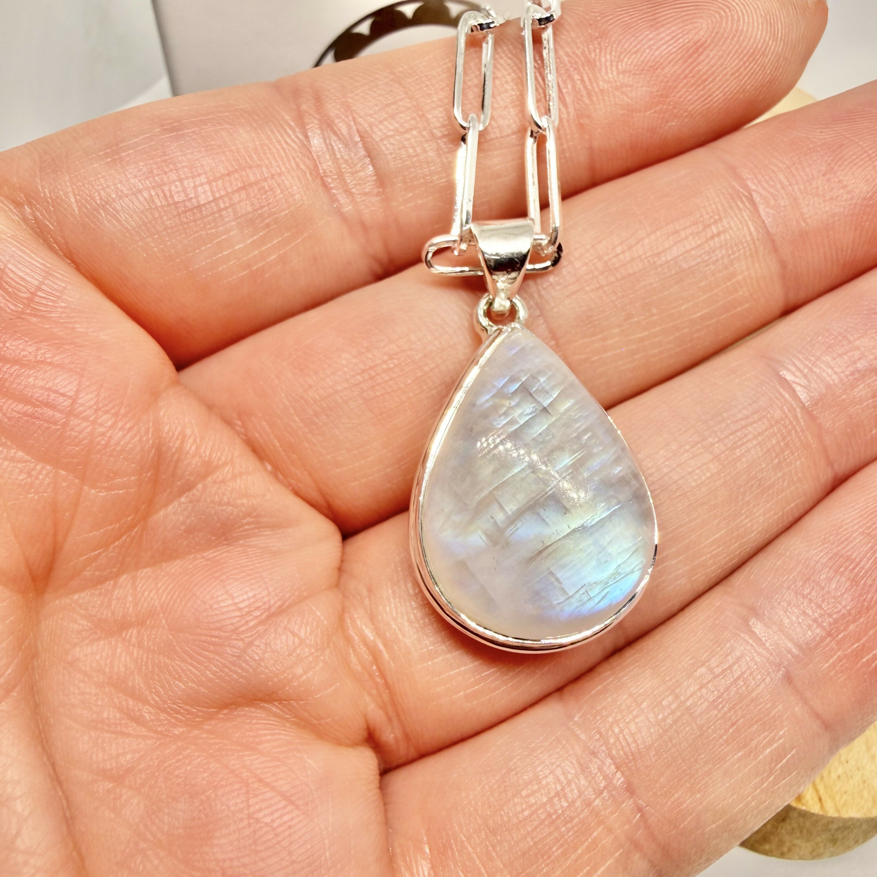 WHITE MOONSTONE NECKLACE
