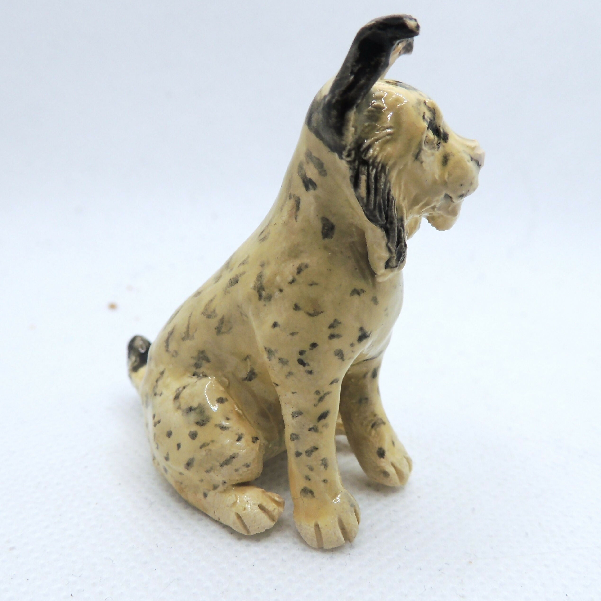 Ceramic lynx sculpture "Lynn"