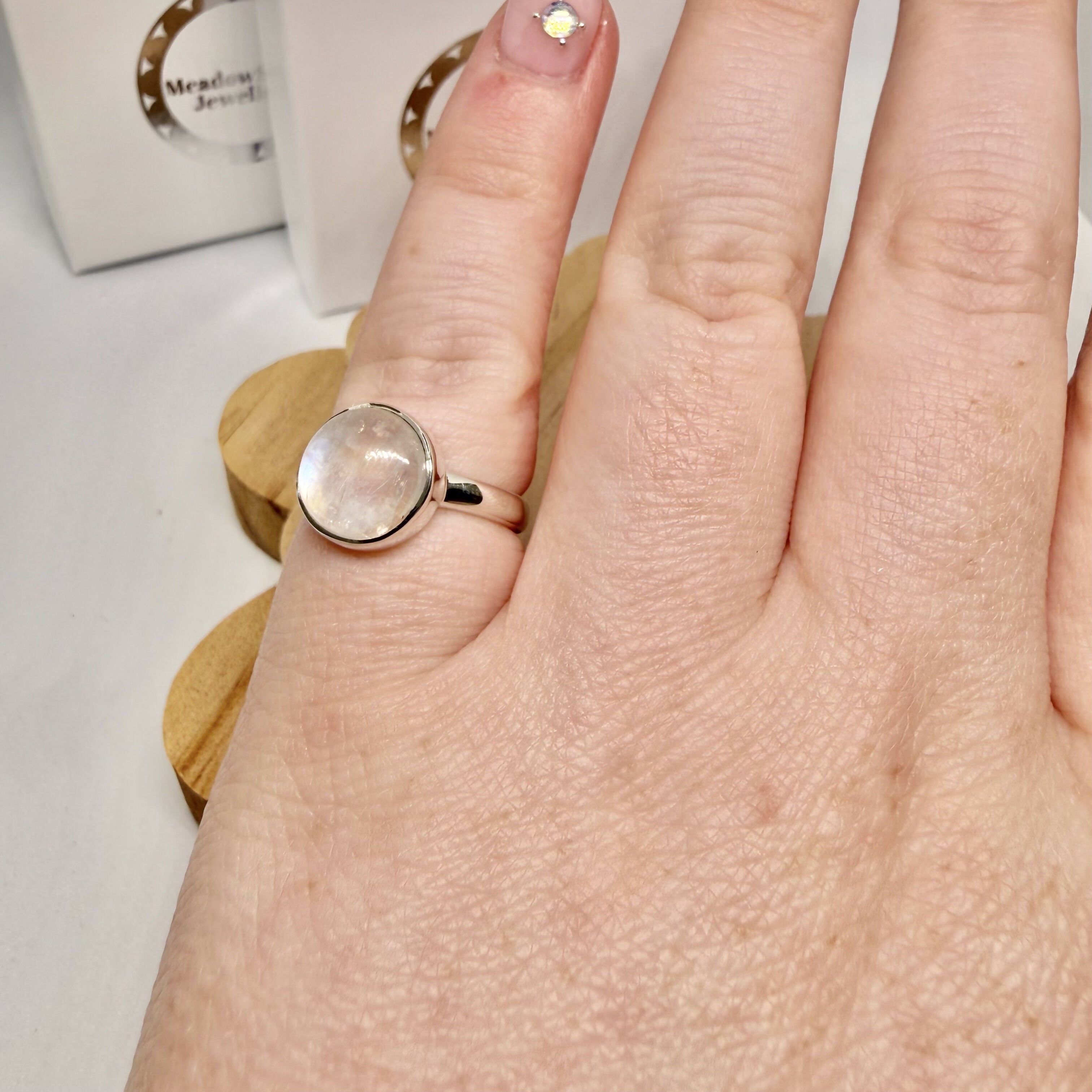 WHITE MOONSTONE ROUND RING SIZE L