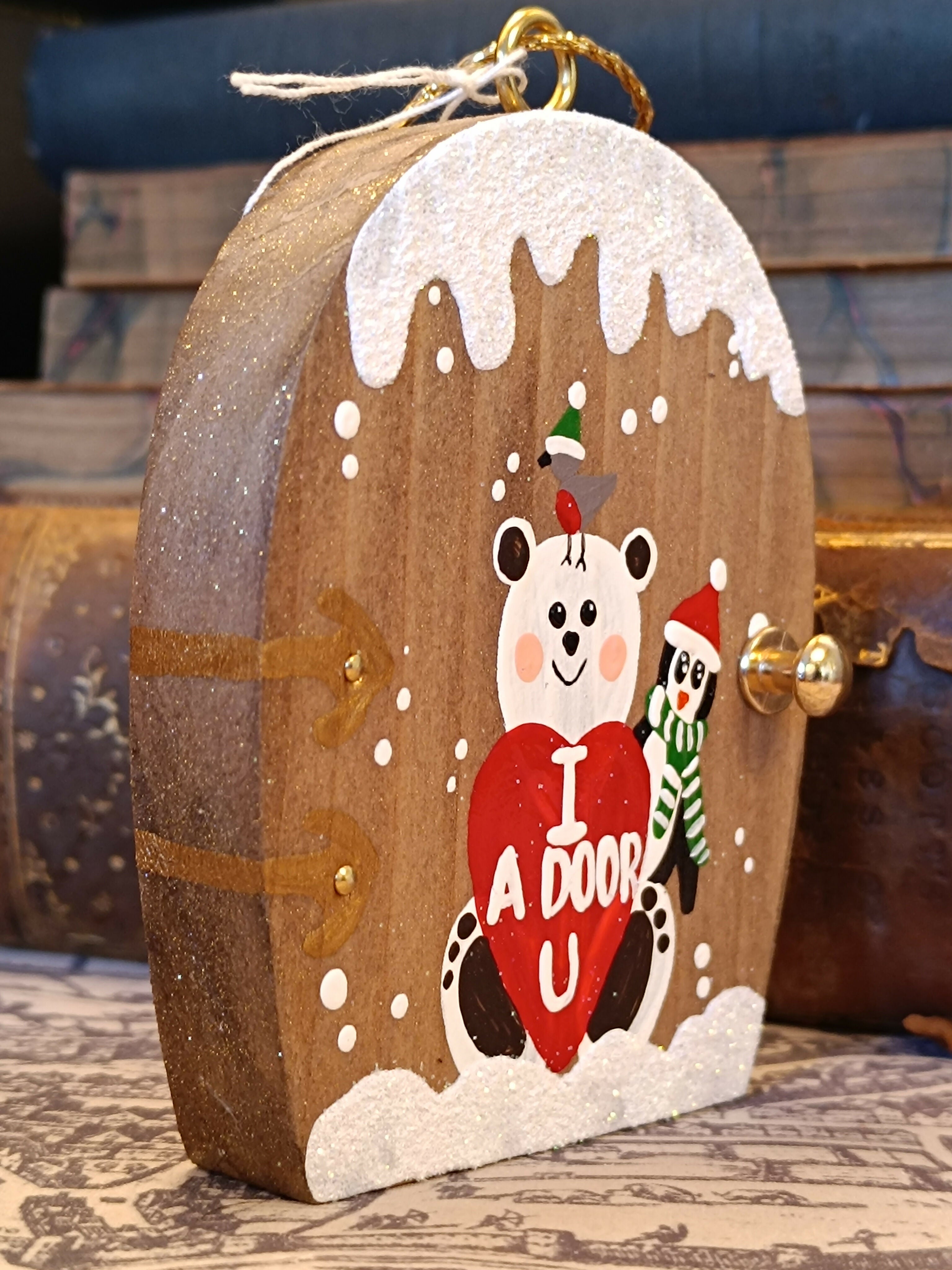 Handmade Wooden Polar Bear Door Ornament – "I A-DOOR U" Cute Christmas Tree Decoration & Romantic Holiday Keepsake Gift