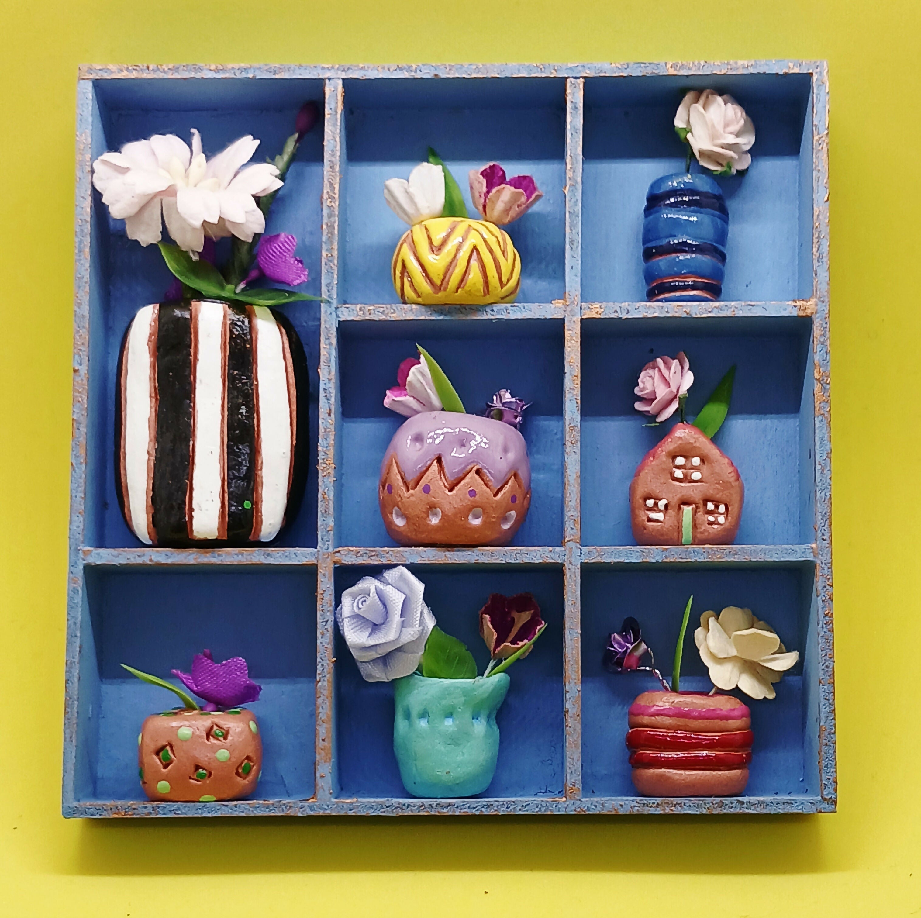 Flower and Vase Trinket Tray in Blue