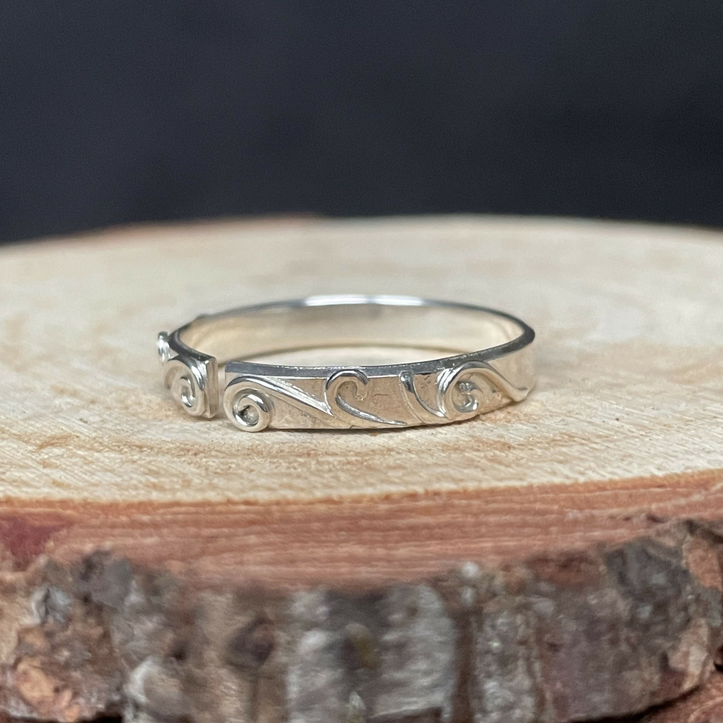 Sterling Silver Open Ring with Filigree Details (Size 3)