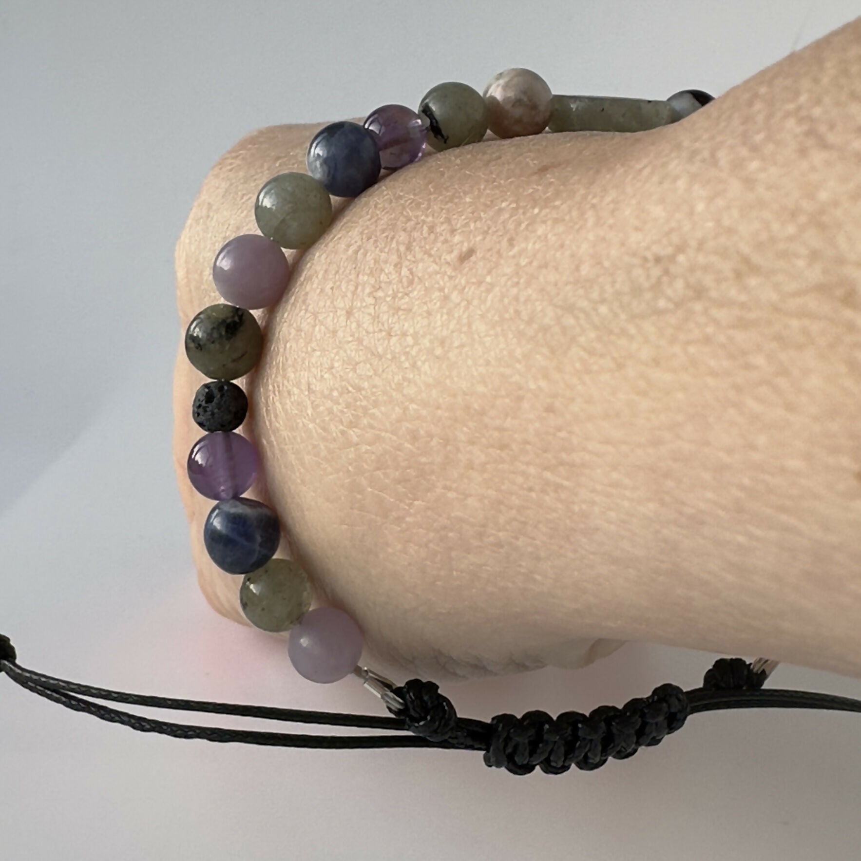 UNISEX HEALING CRYSTAL AND AROMATHERAPY BEAD THIRD EYE CHAKRA BRACELET