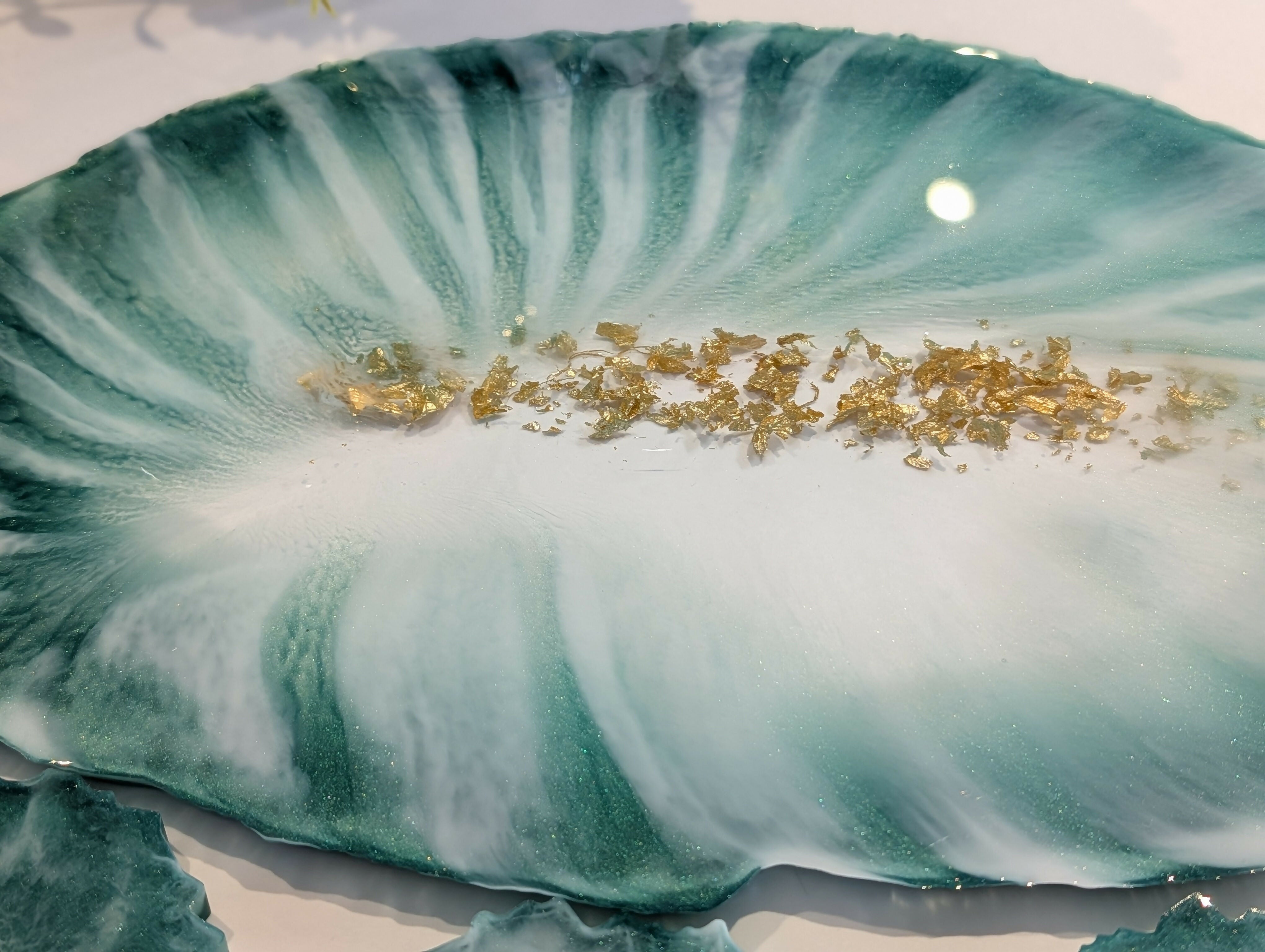 ELEGANT HANDMADE RESIN TRAY SET