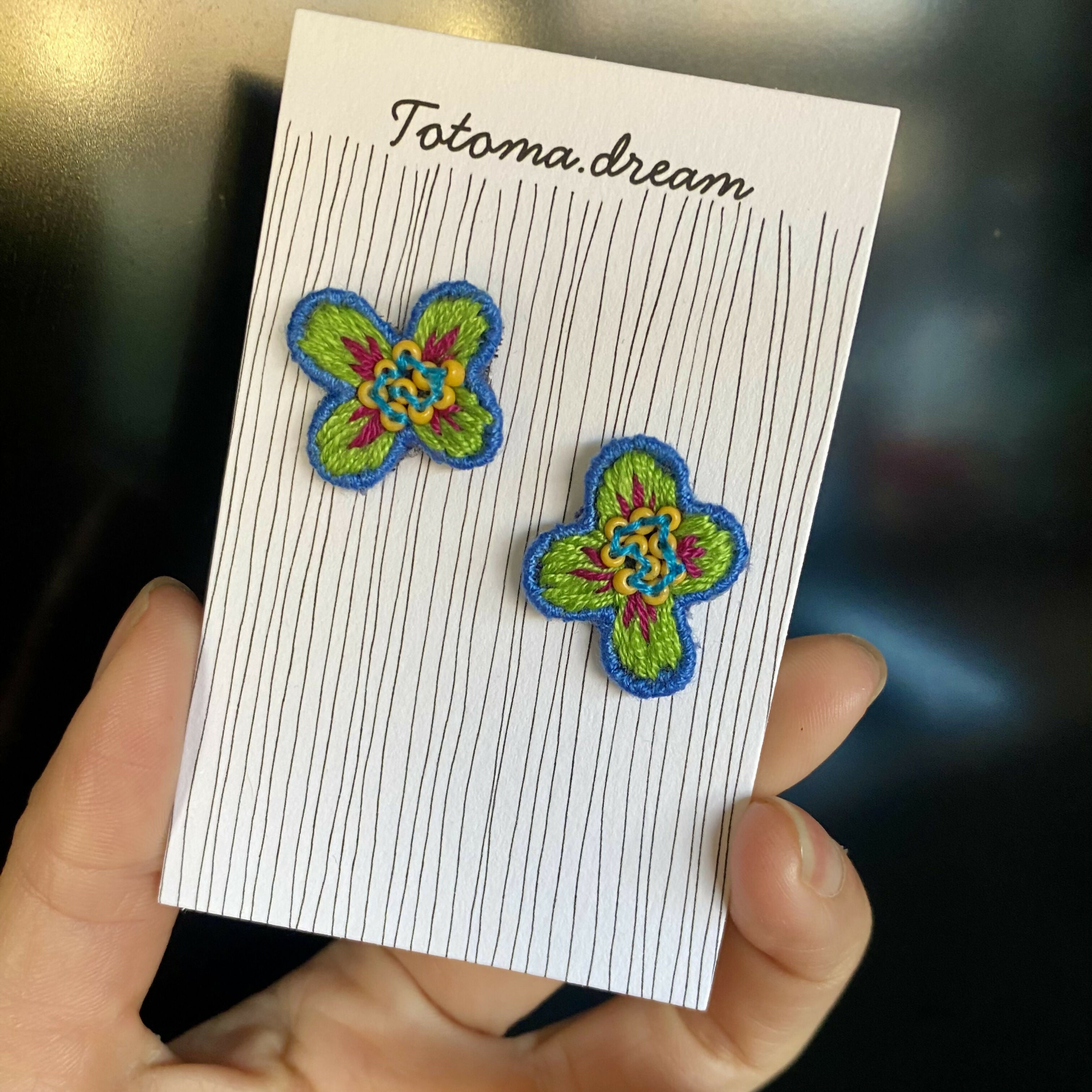 Embroidery Earrings (Petal)