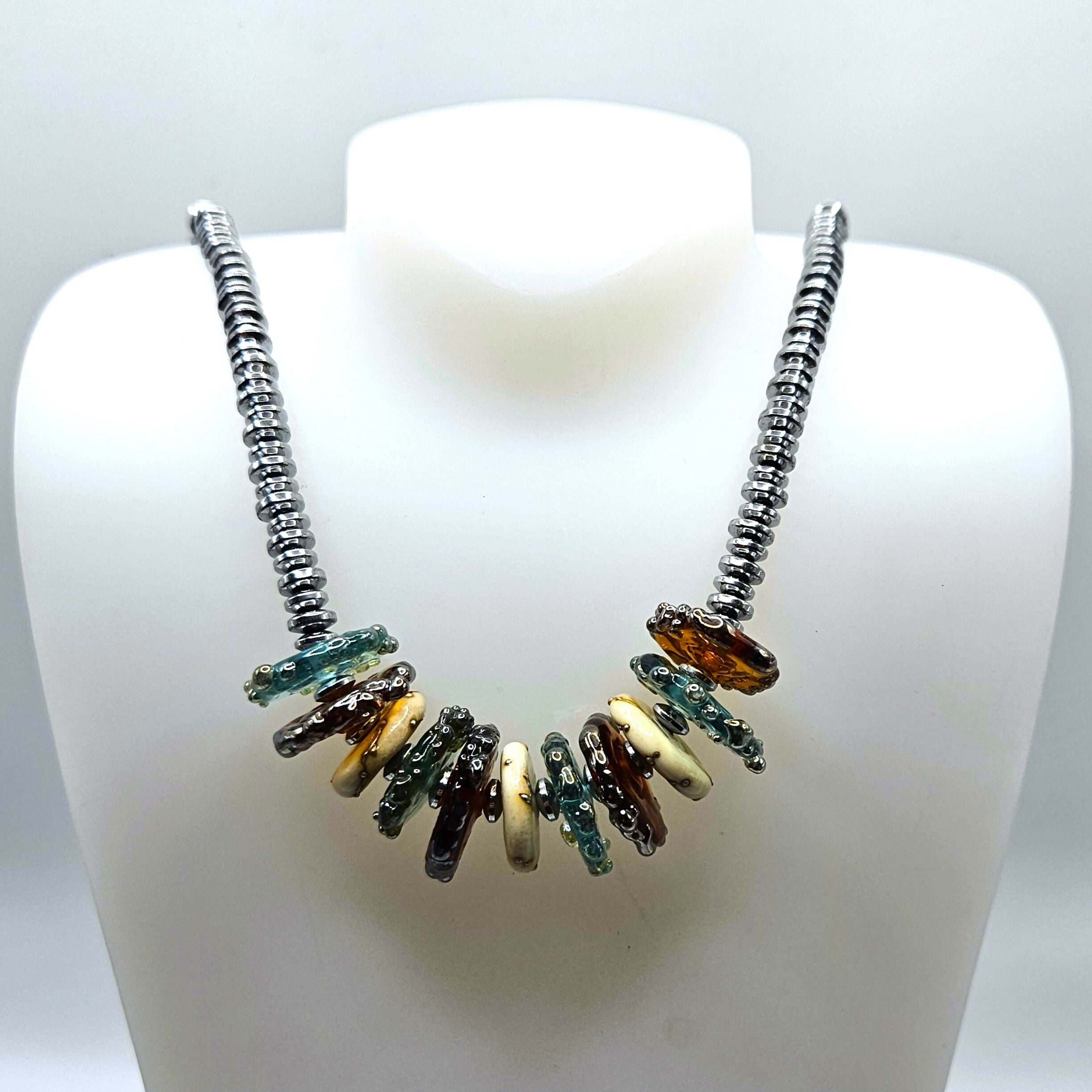 LOVELY GLASS DISC NECKLACE