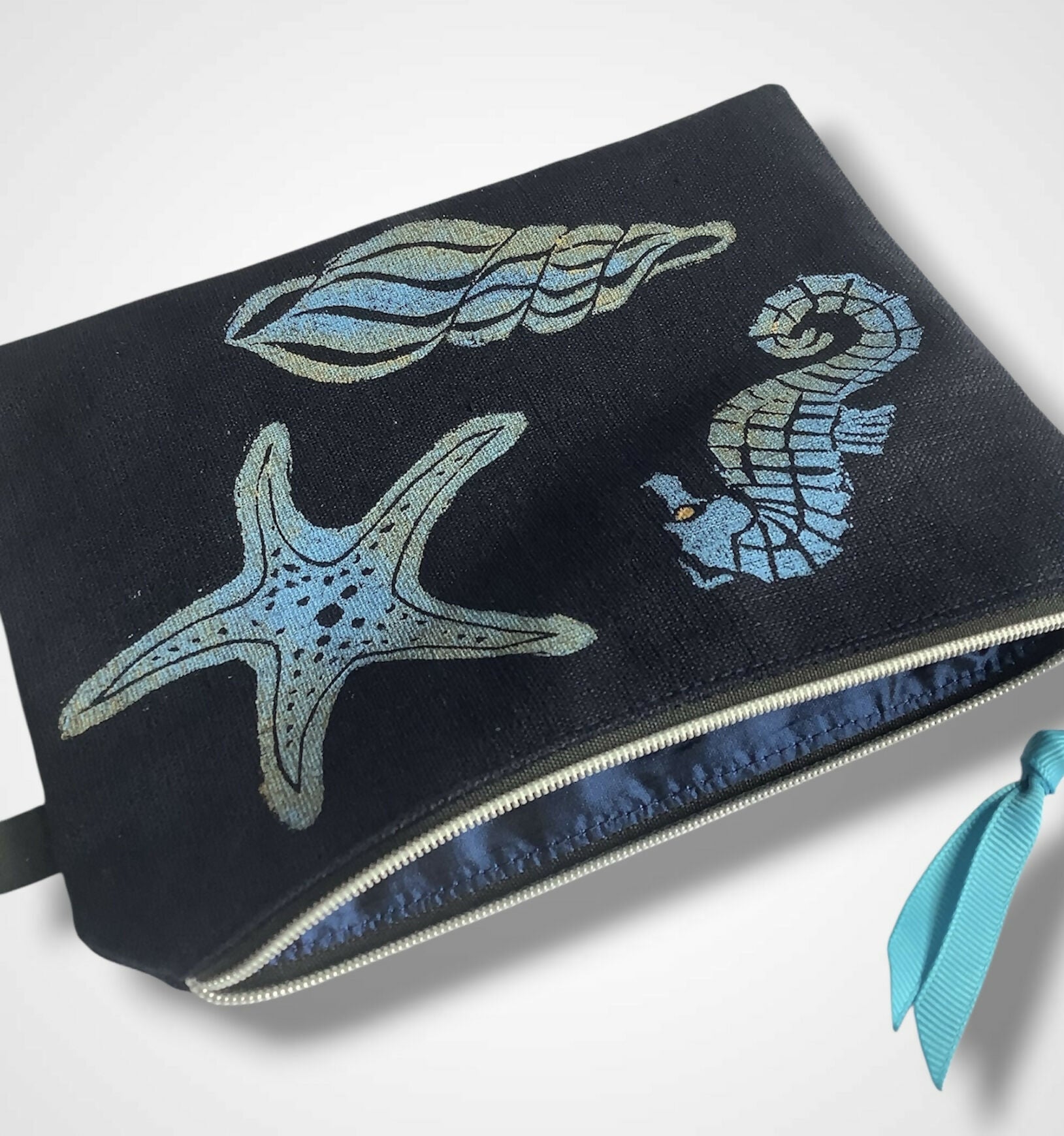 Navy Sea Shells Linen Women’s Zip-Up Pouch