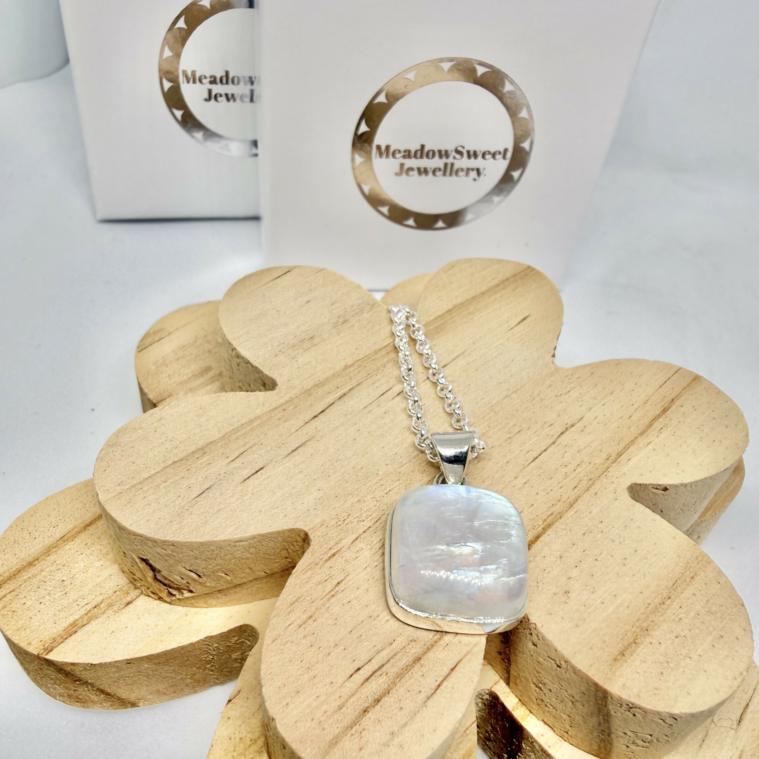 WHITE MOONSTONE NECKLACE