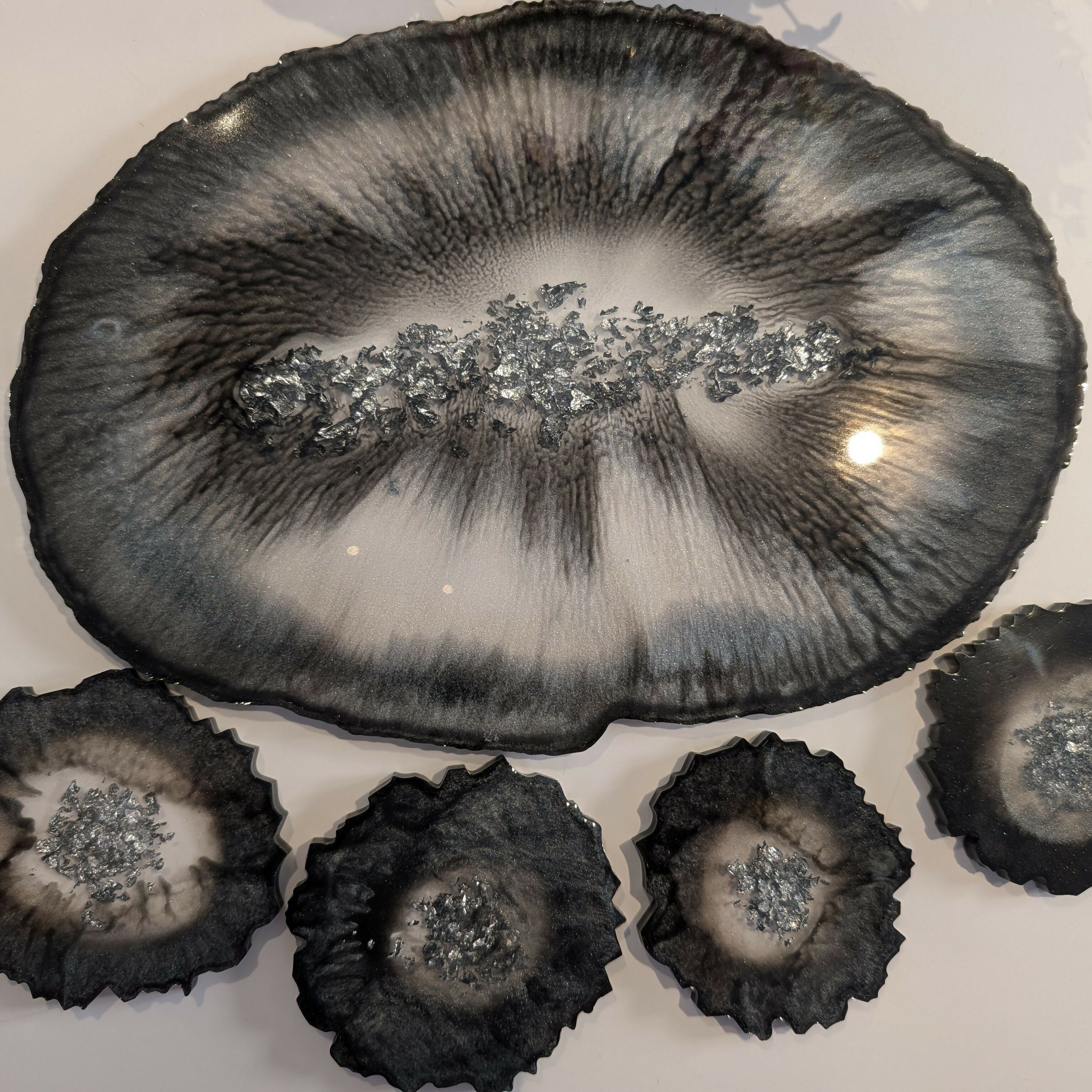 ELEGANT HANDMADE RESIN TRAY SET