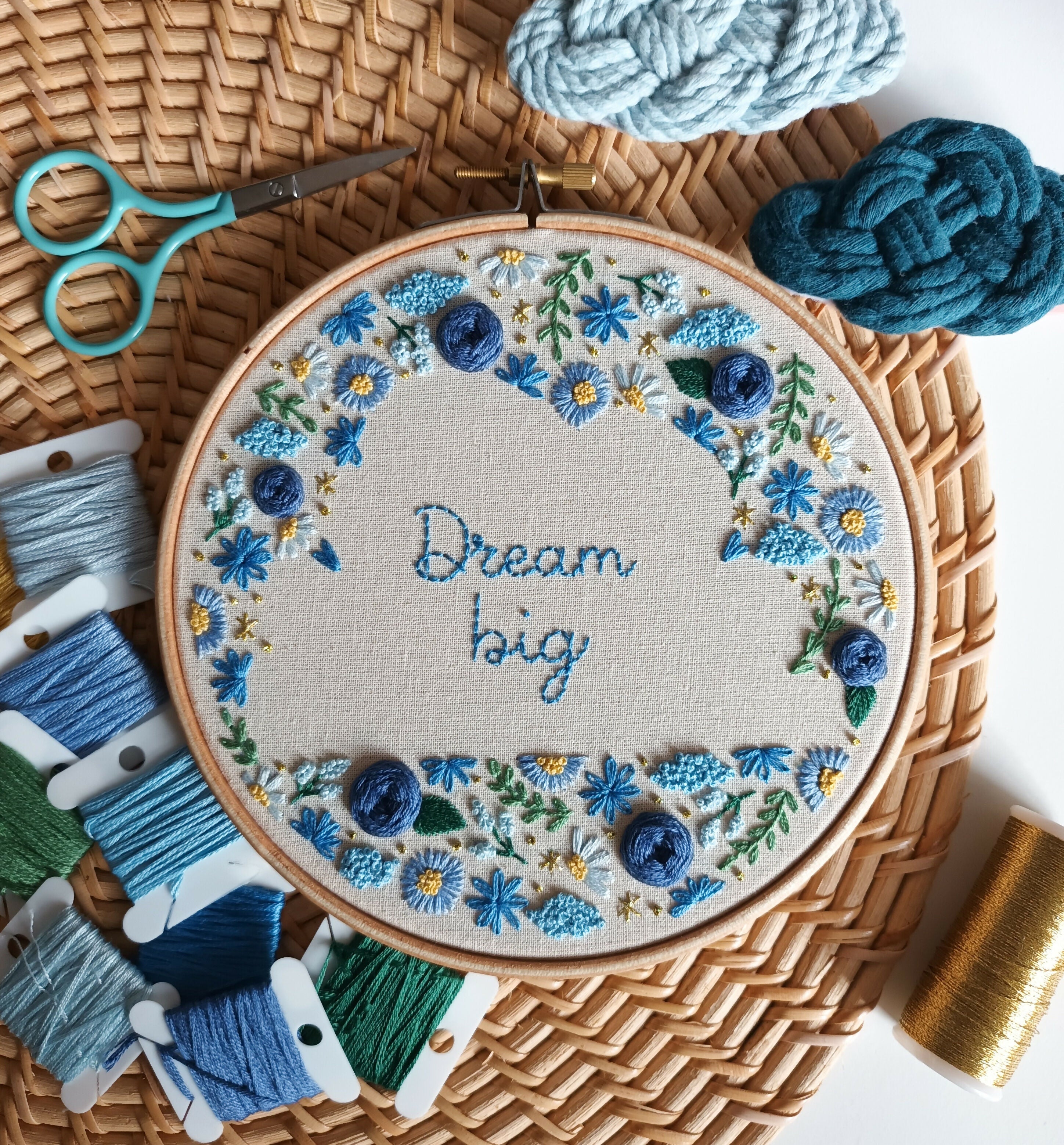 Preprinted embroidery pattern for beginners - Dream big