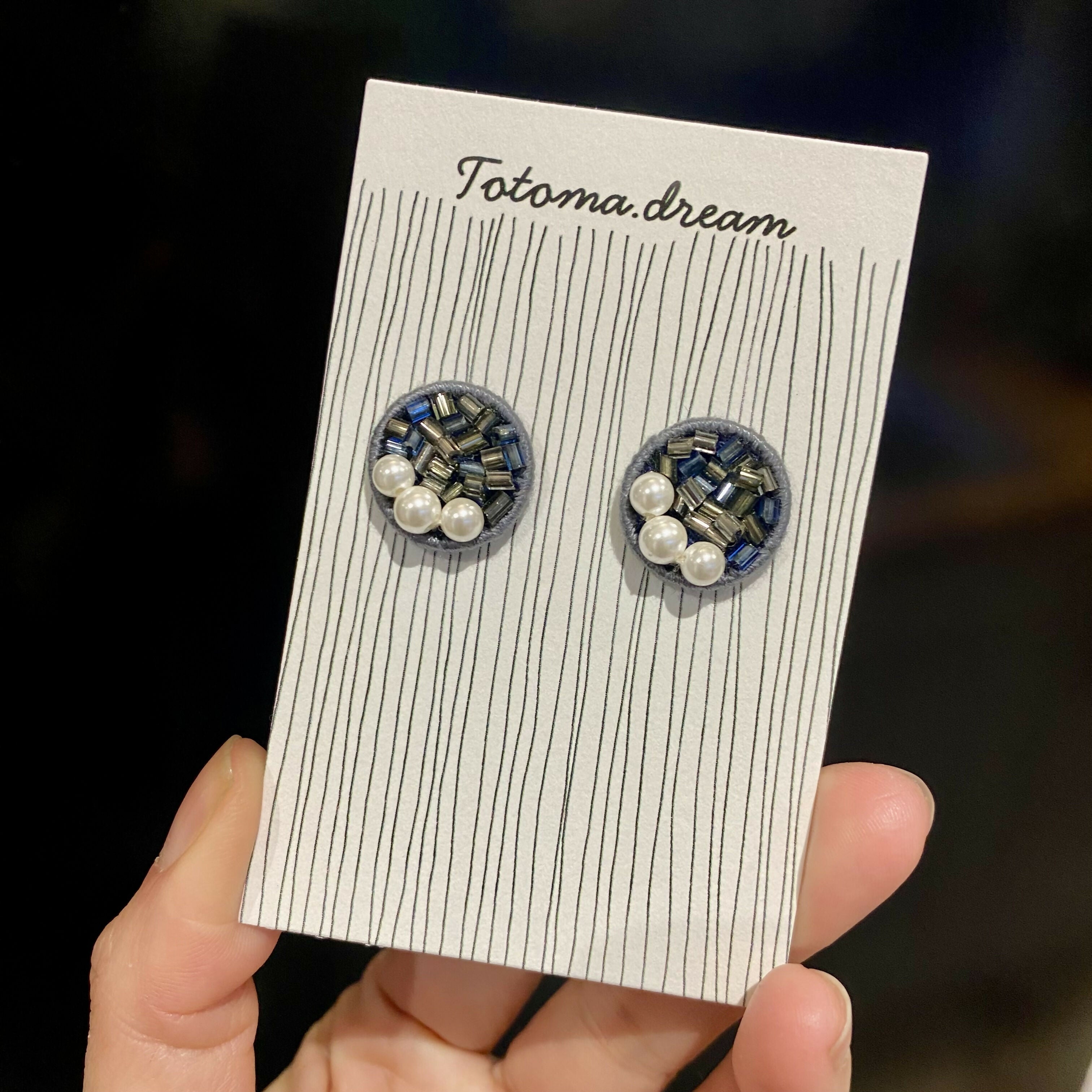 Crystal Embroidery Earrings (Small circle)