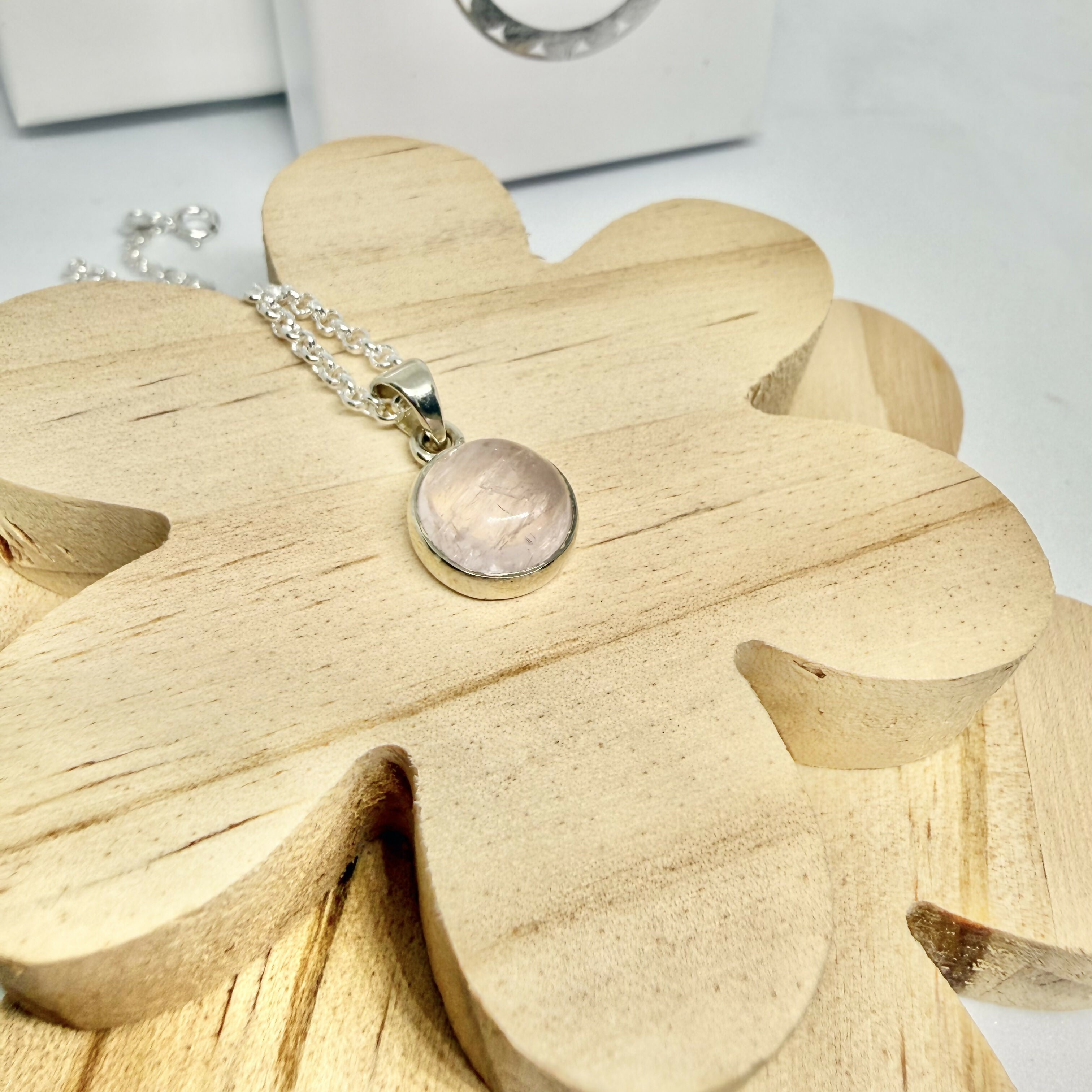 MORGANITE ROUND NECKLACE