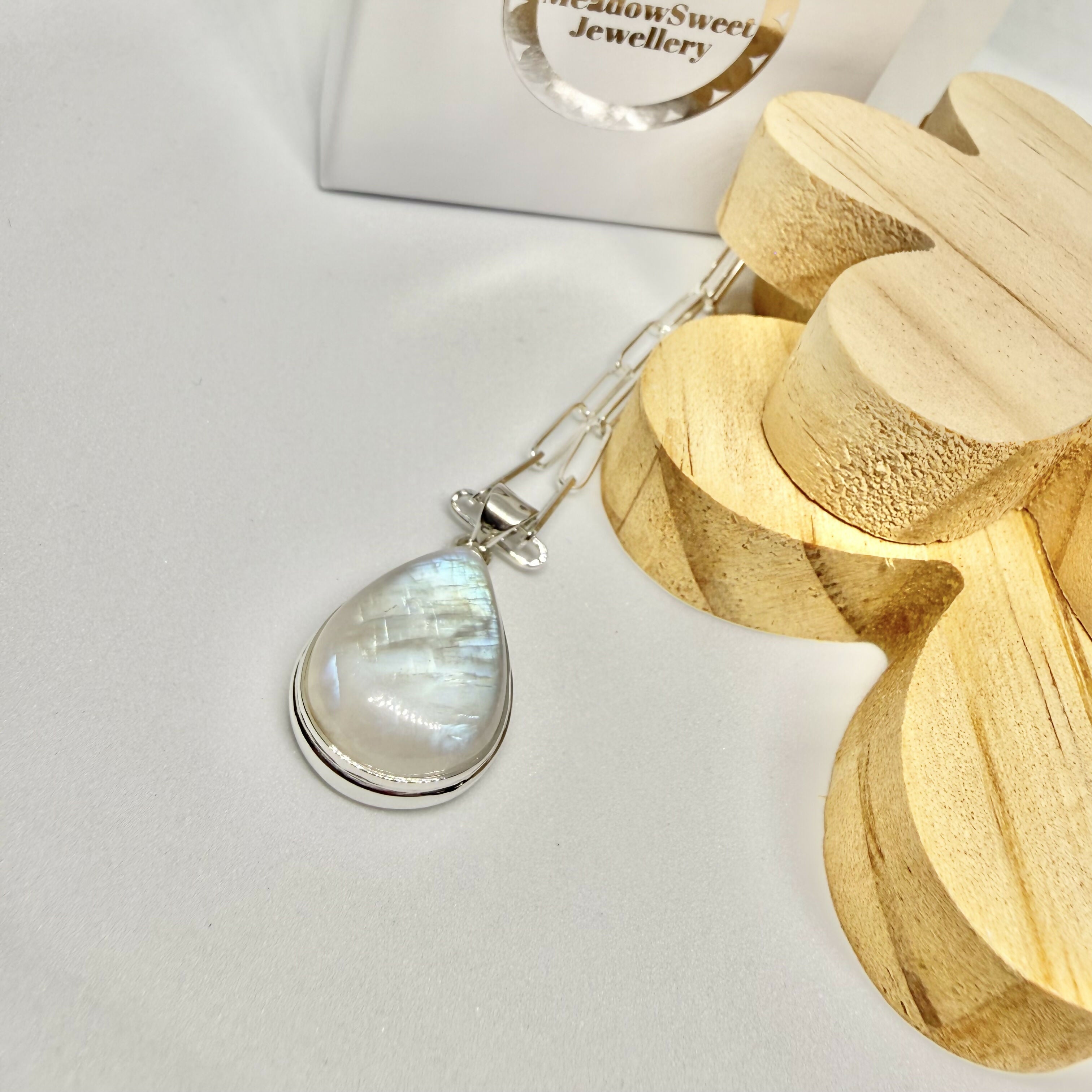 WHITE MOONSTONE NECKLACE