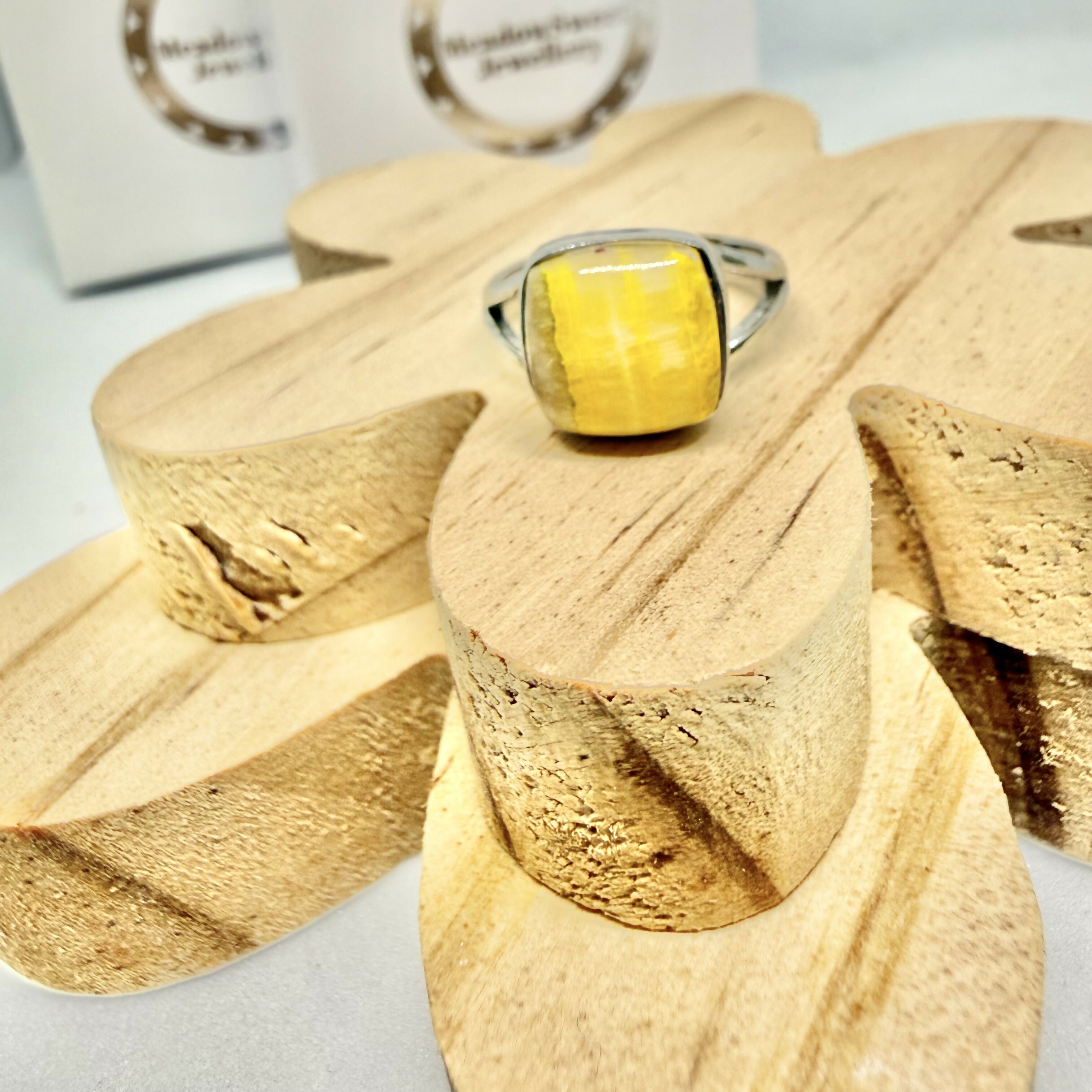 BUMBLEBEE JASPER SQUARE RING SIZE M