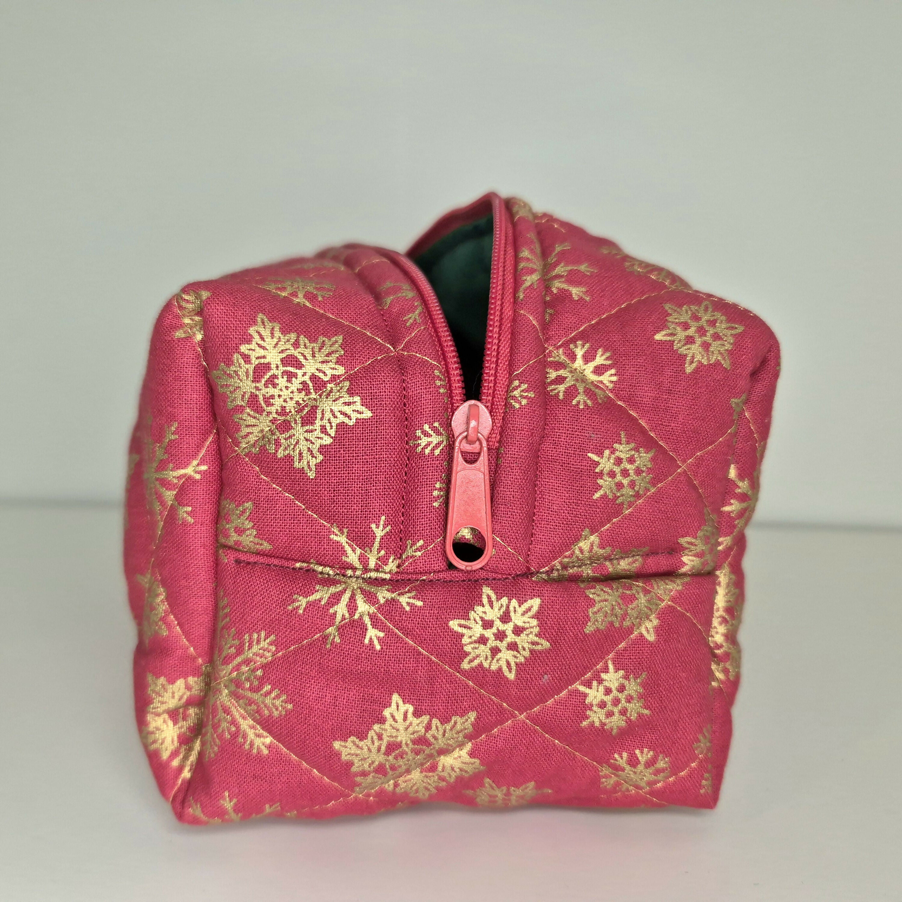 Quilted Christmas Cosmetic Makeup Bag With Snowflake Pattern
