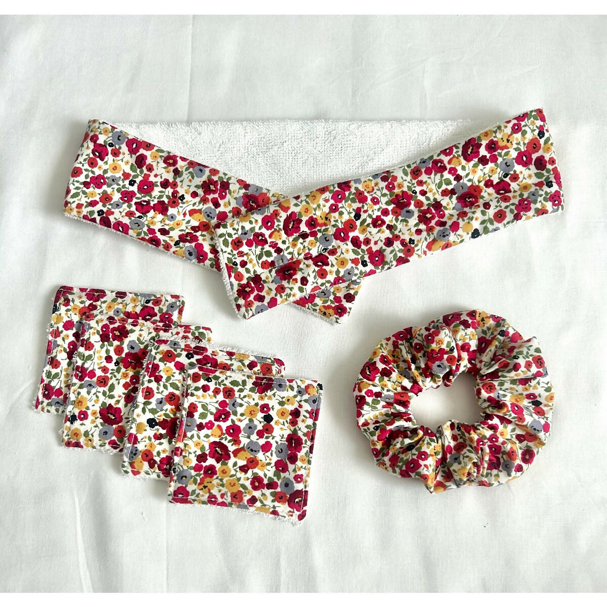 Red Ditsy Floral Spa Makeup Gift Set