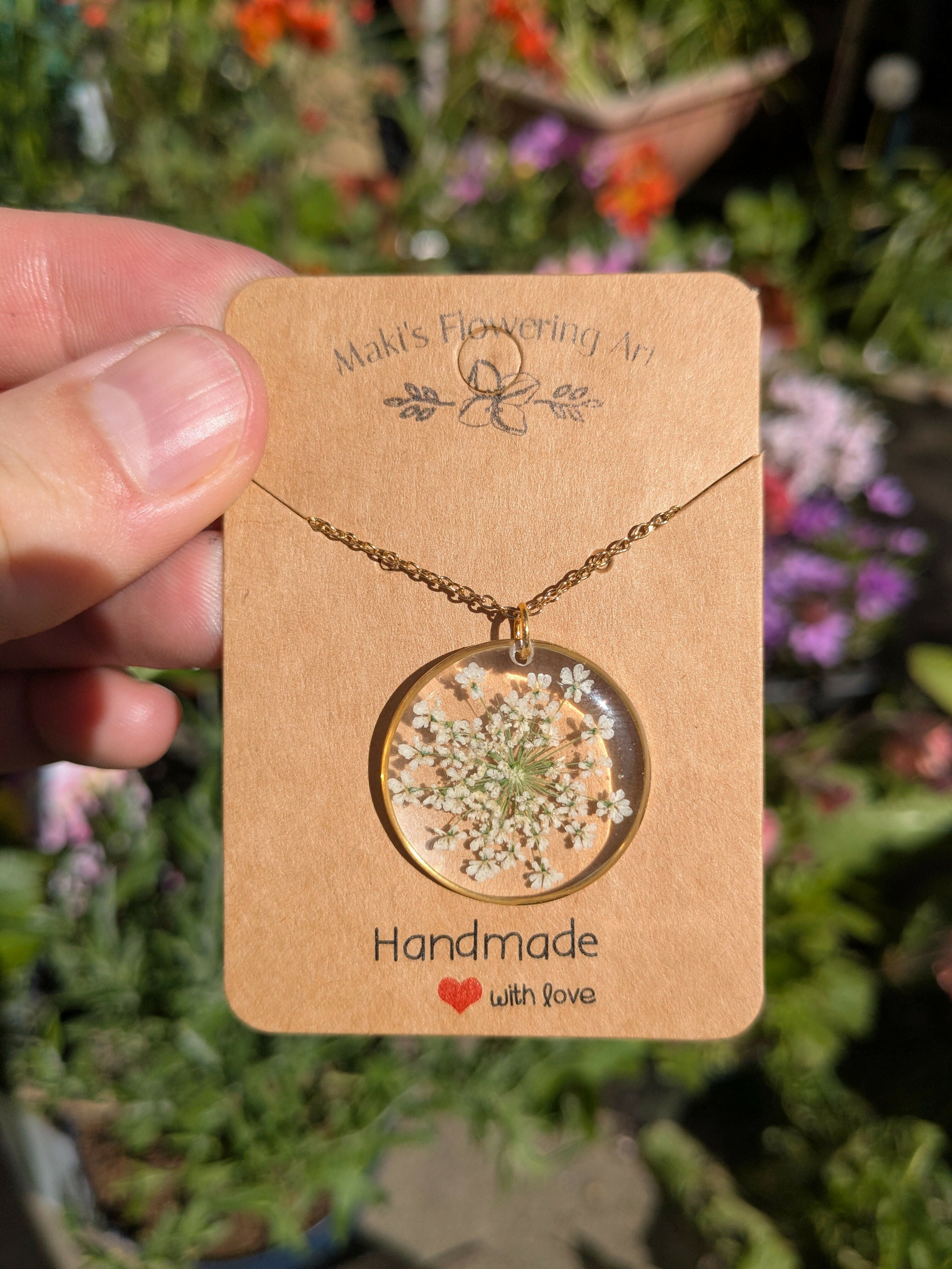 WHITE QUEEN'S LACE NECKLACE