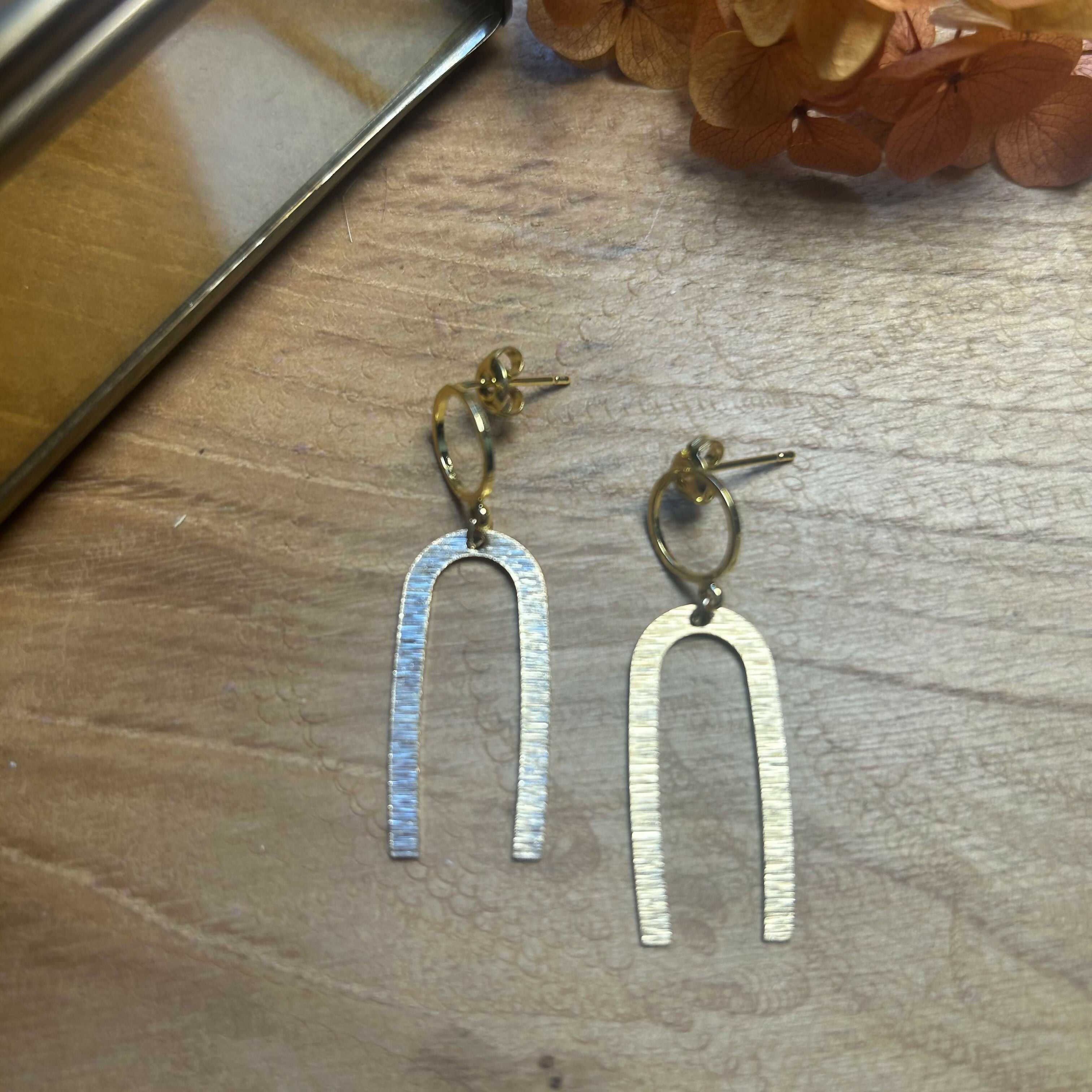 Lovely Arch Earrings