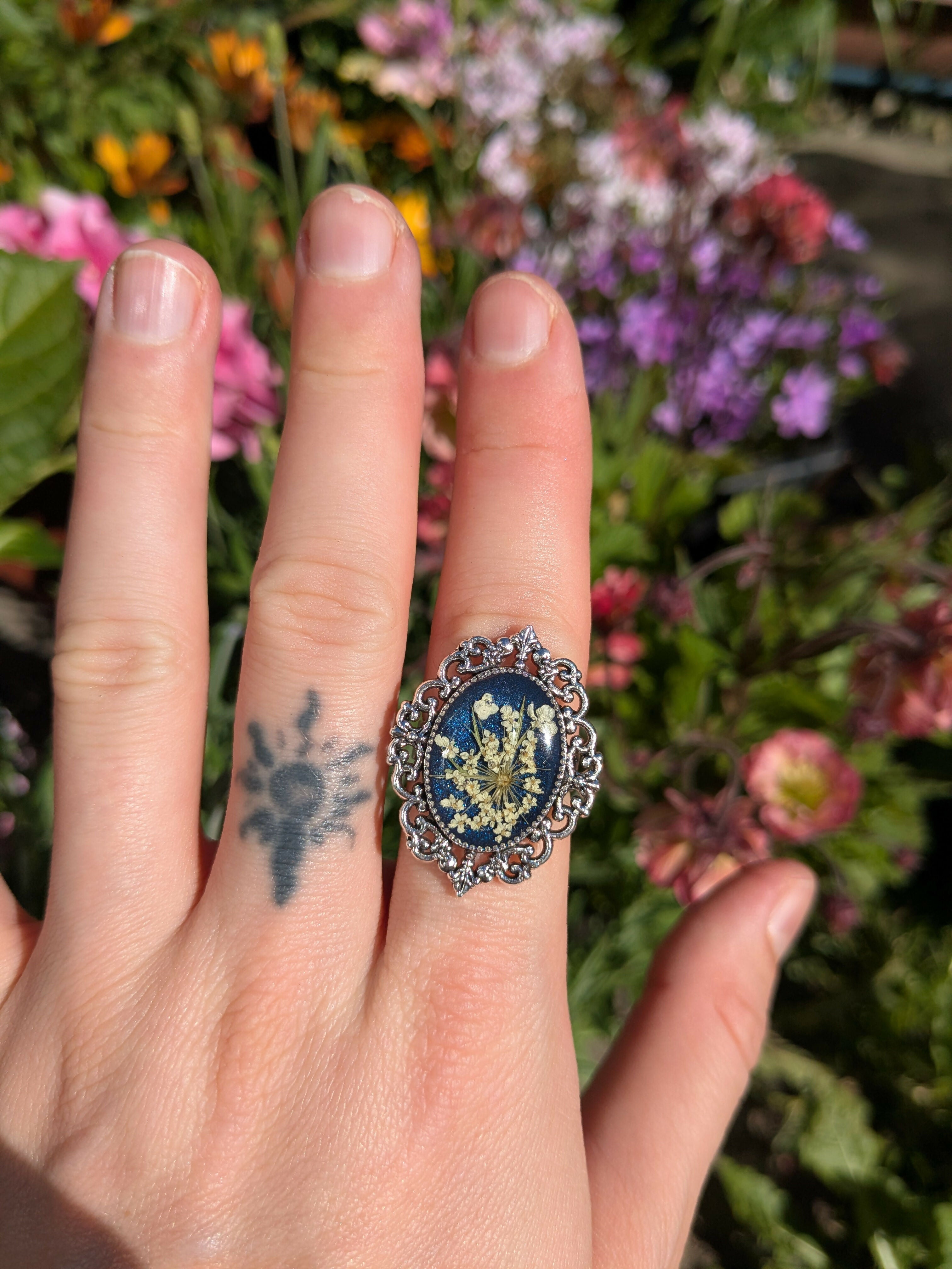 VICTORIAN QUEEN'S LACE STAINLESS MINT RING