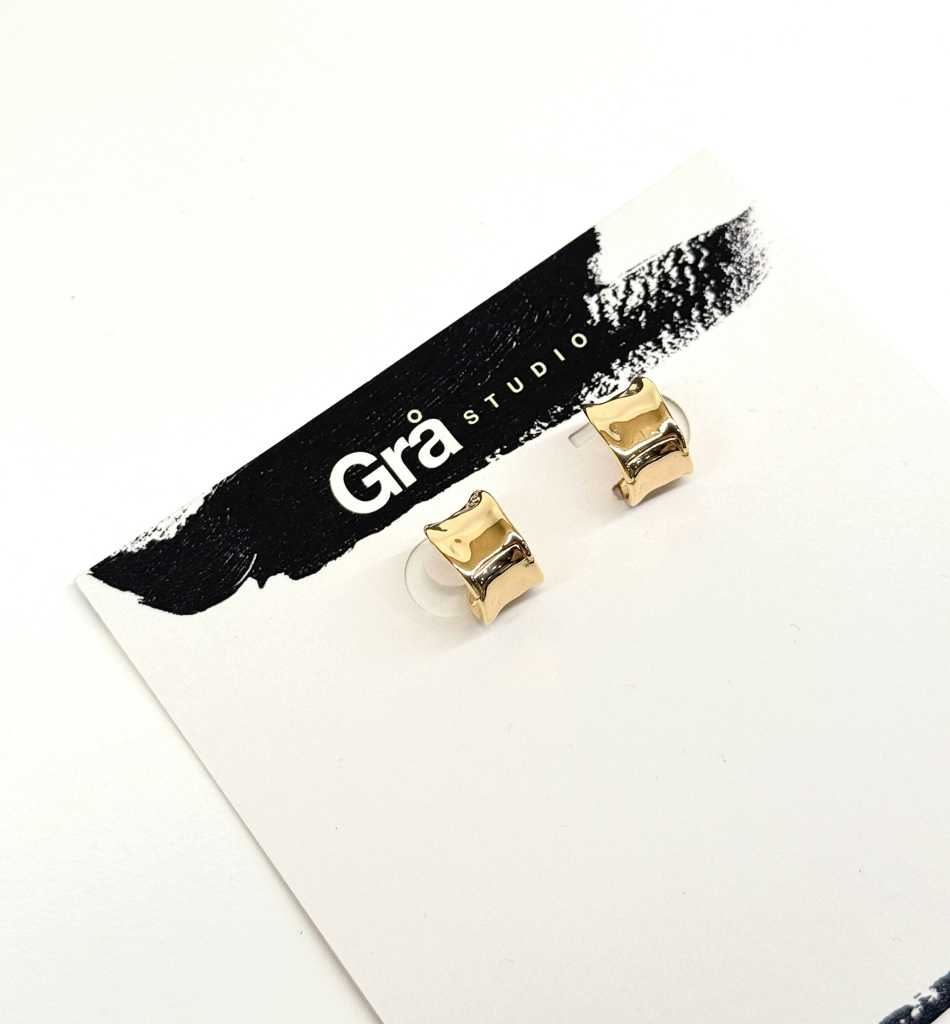 Thea / 18k Gold Chunky Huggie Earrings