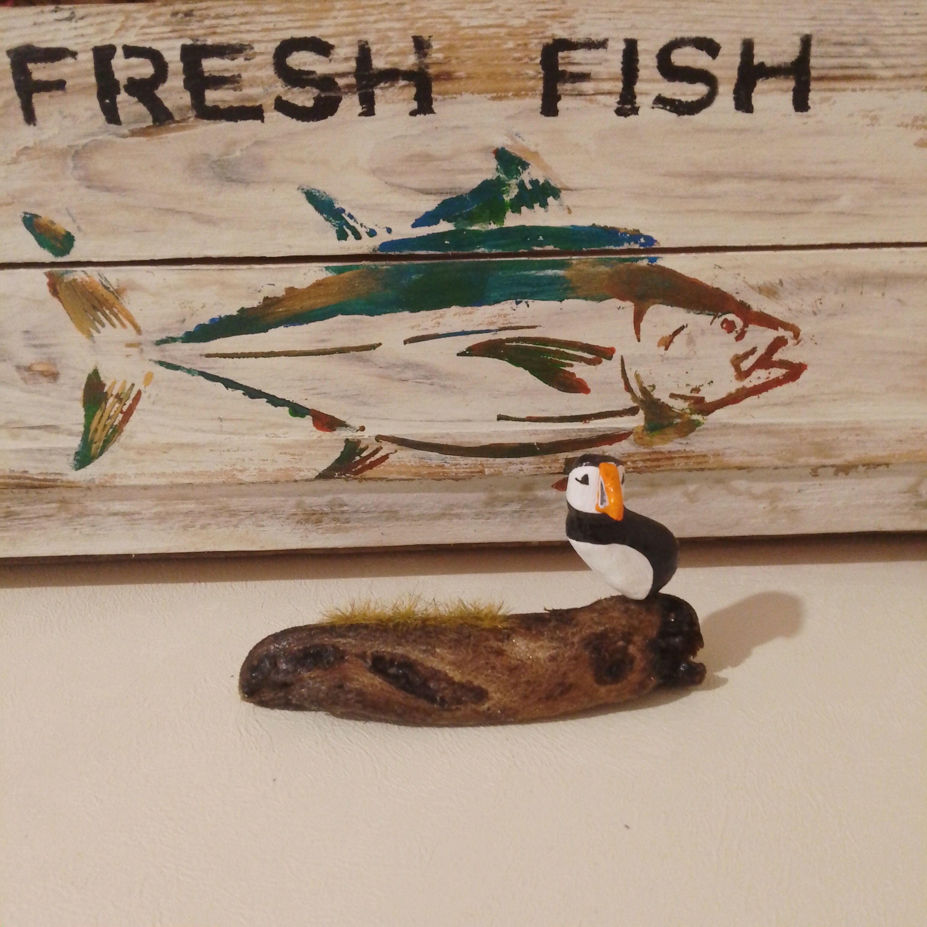 Single Puffin On Wood, No Legs