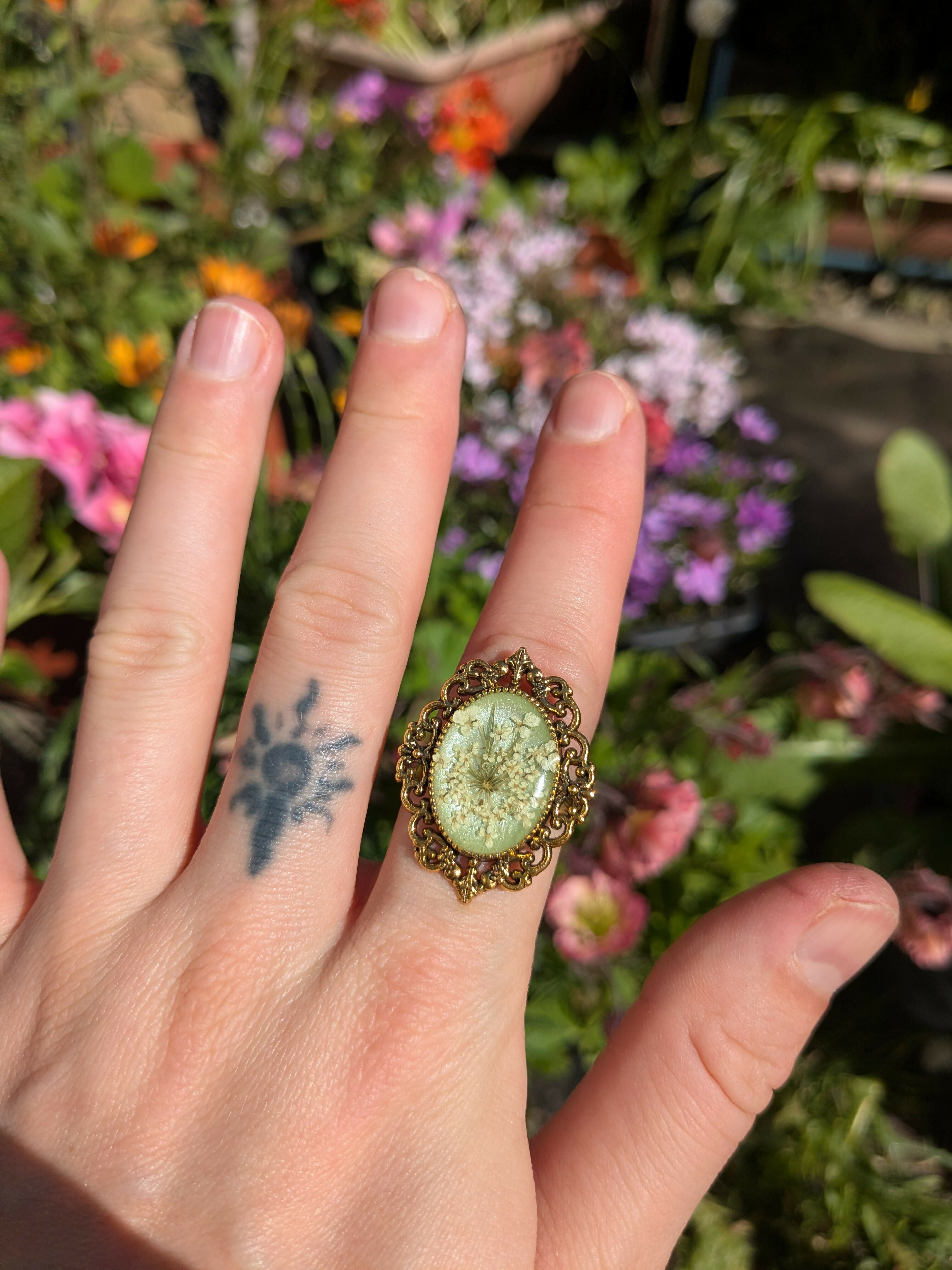 VICTORIAN QUEEN'S LACE GOLD RINGS