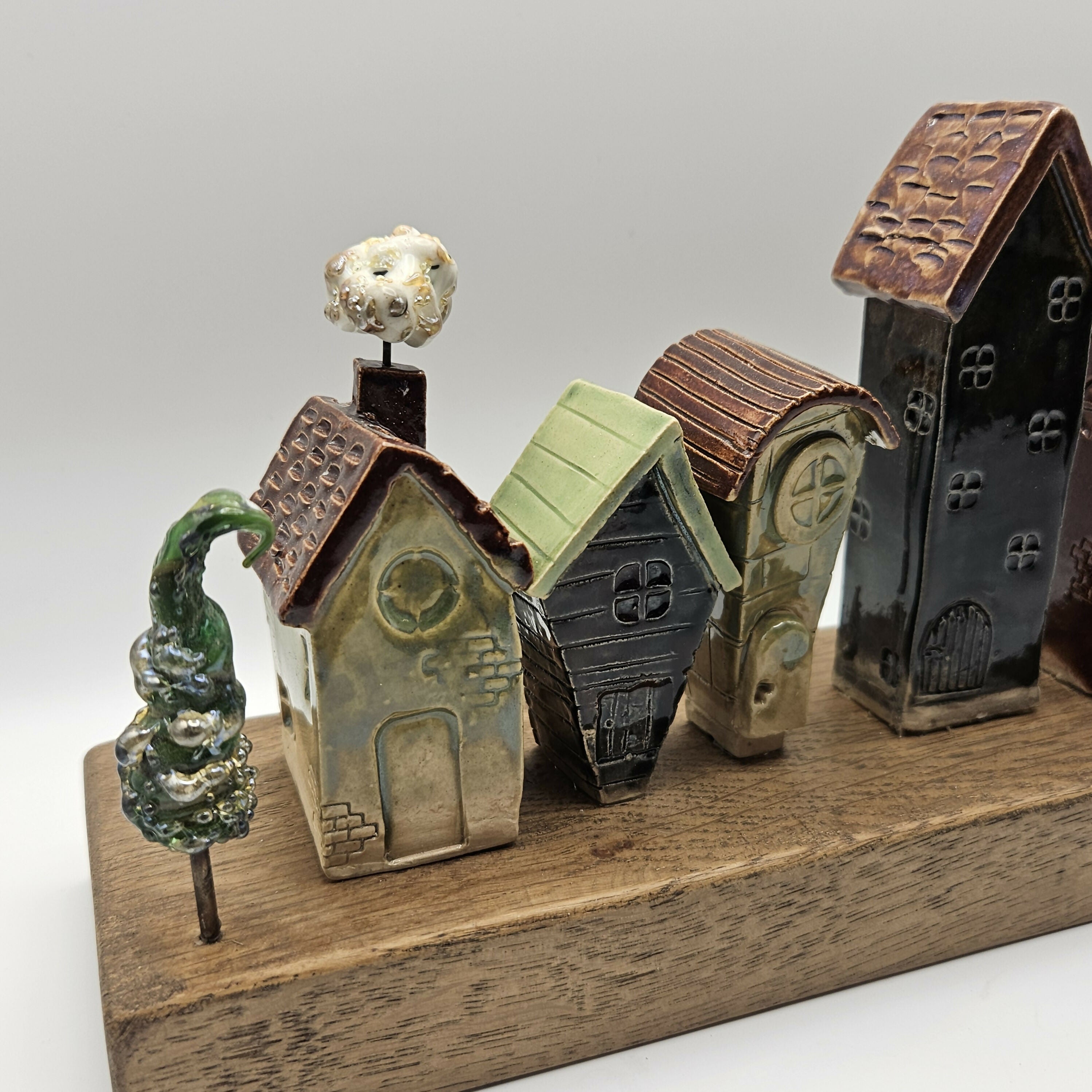 'FRONT STREET' CHARMING CERAMIC HOUSES