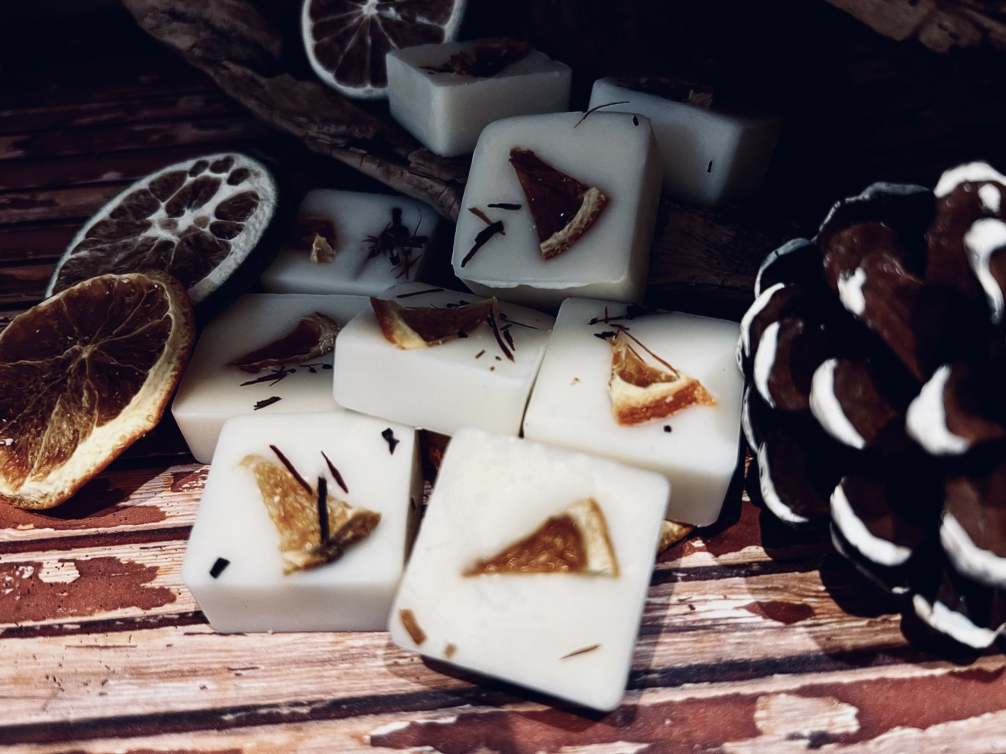 SIX BOTANICAL SOY WAX MELTS IN GIFT BOX