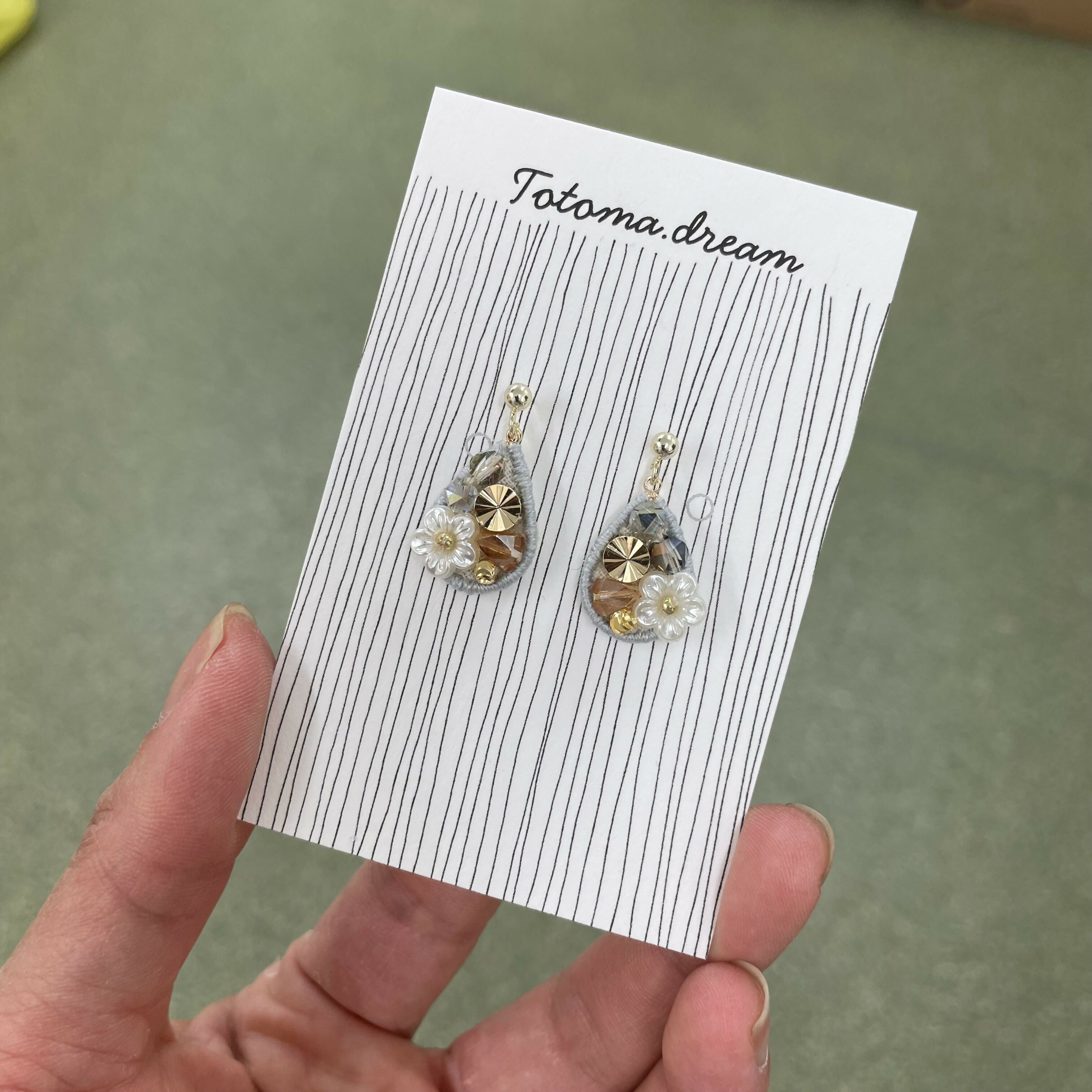 Pendant Crystal Embroidery Earrings (Waterdrop)