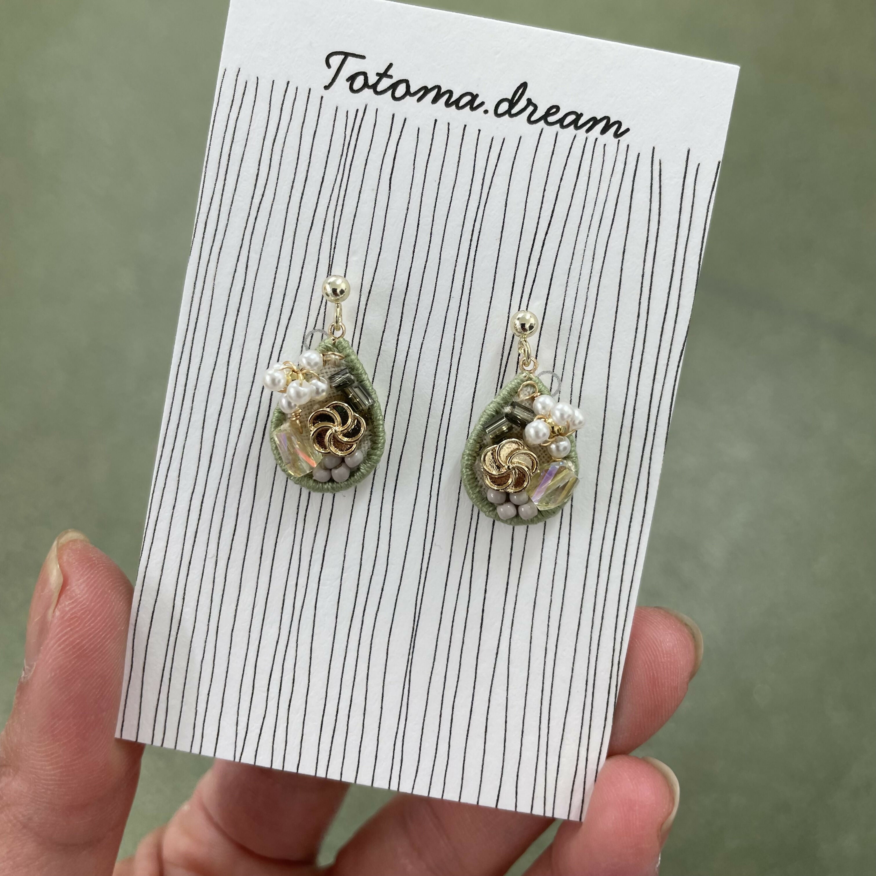Pendant Crystal Embroidery Earrings (Waterdrop)